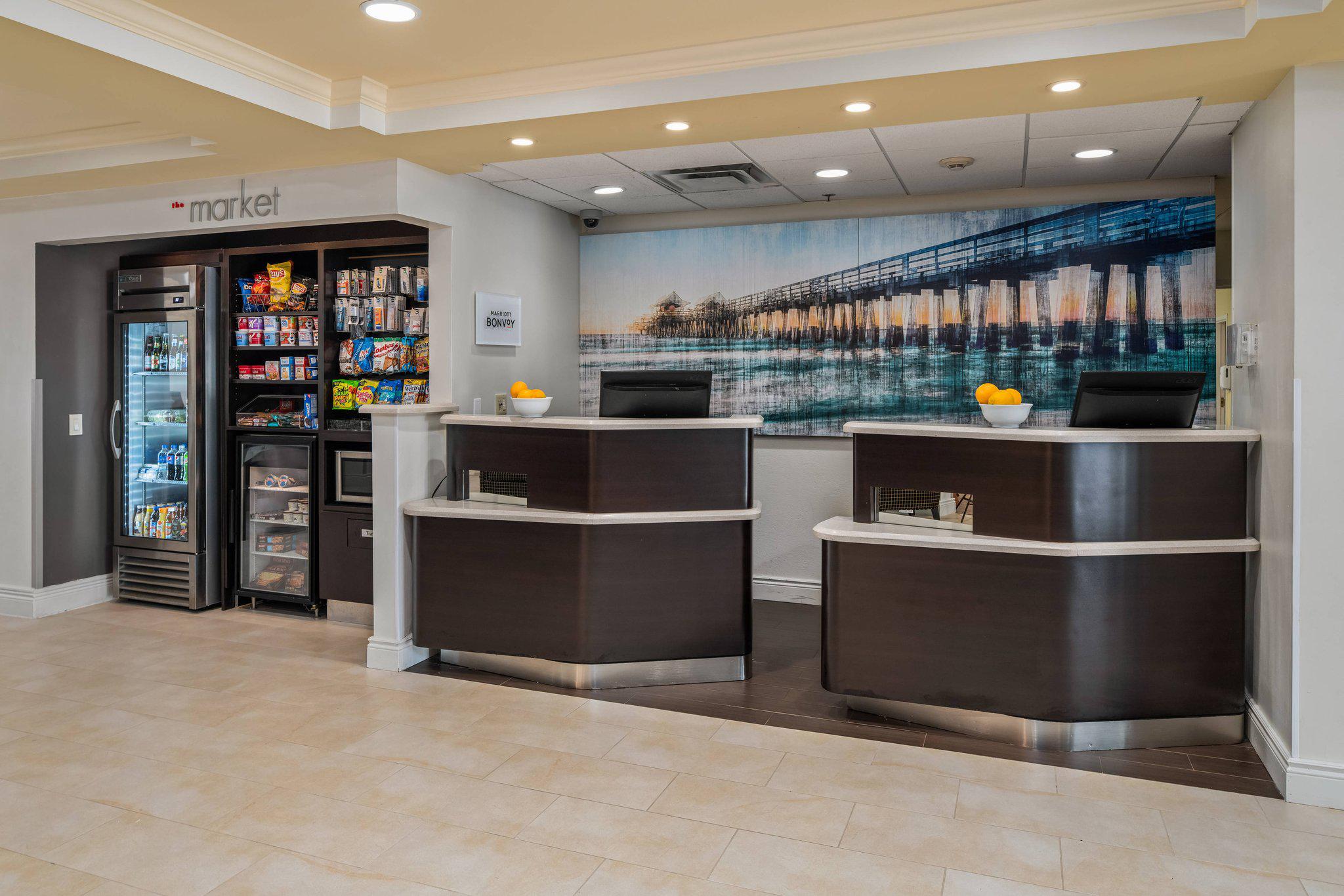 Courtyard by Marriott Naples Photo