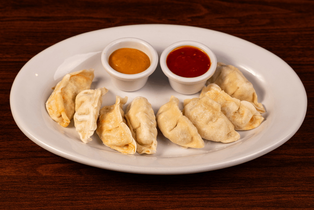 Vegetable Momos (8 Pcs)