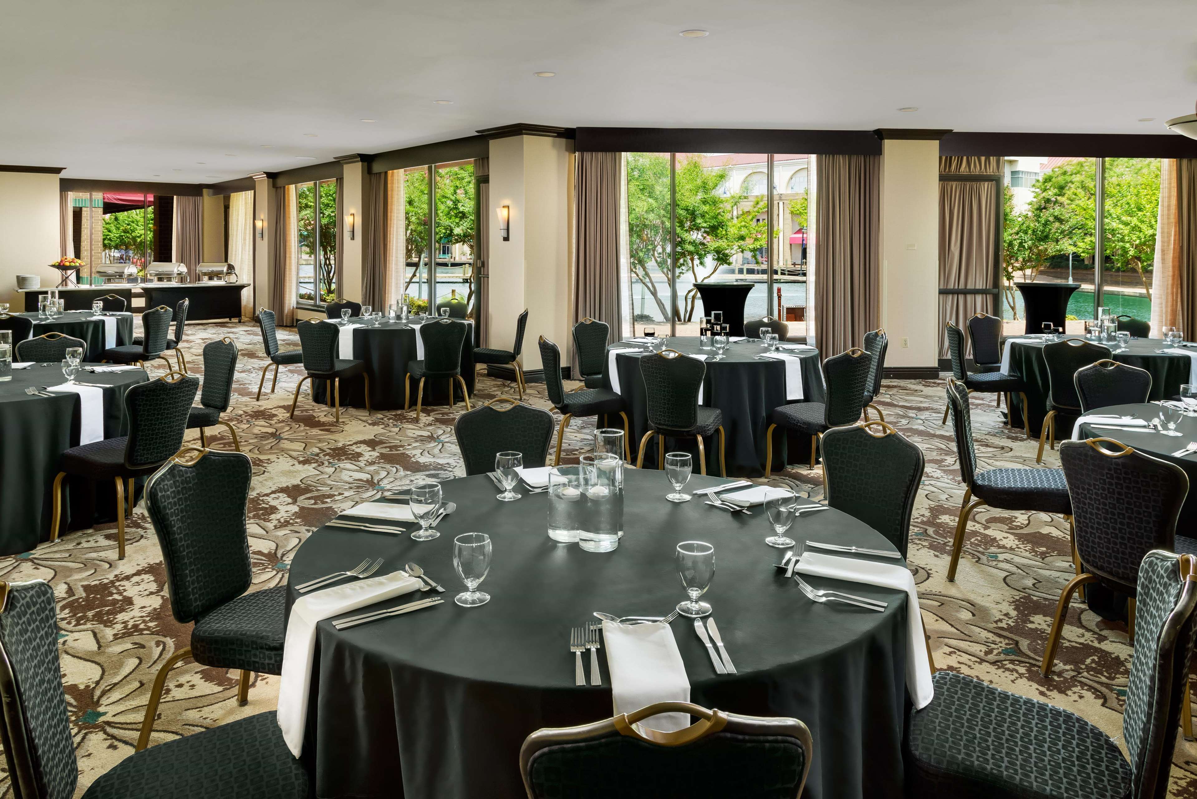 Hilton Charlotte University Place Photo