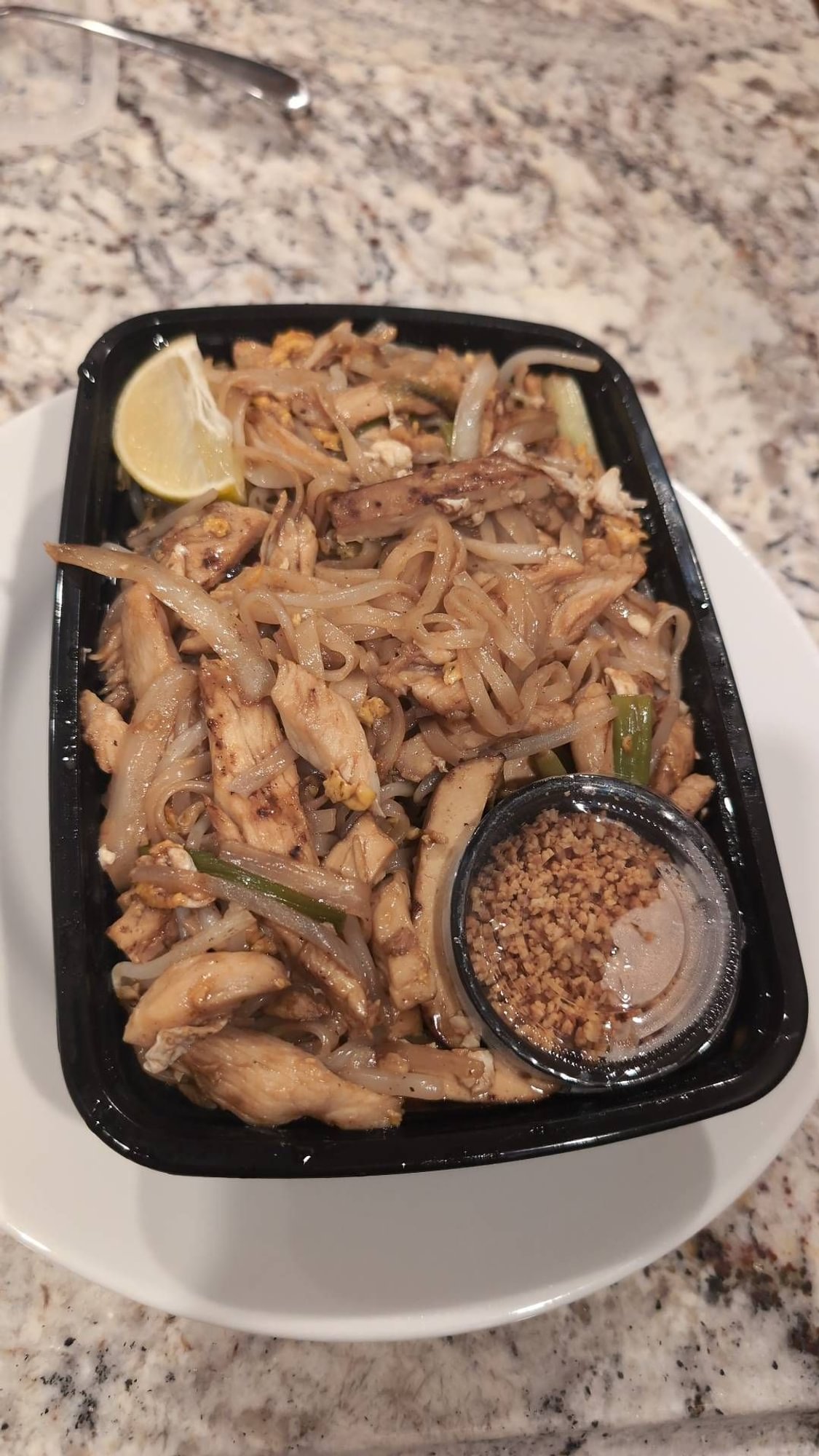 Chicken Pad Thai 泰式炒河鸡粉