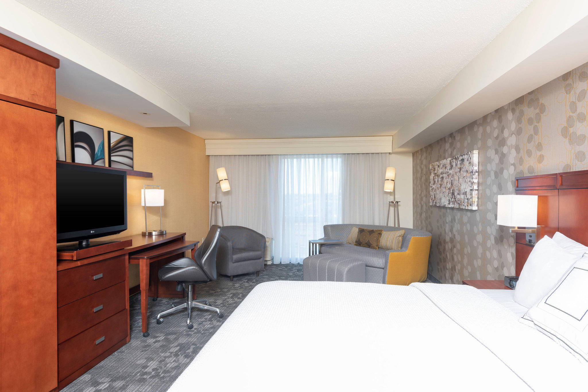 Courtyard by Marriott Milwaukee Airport Photo