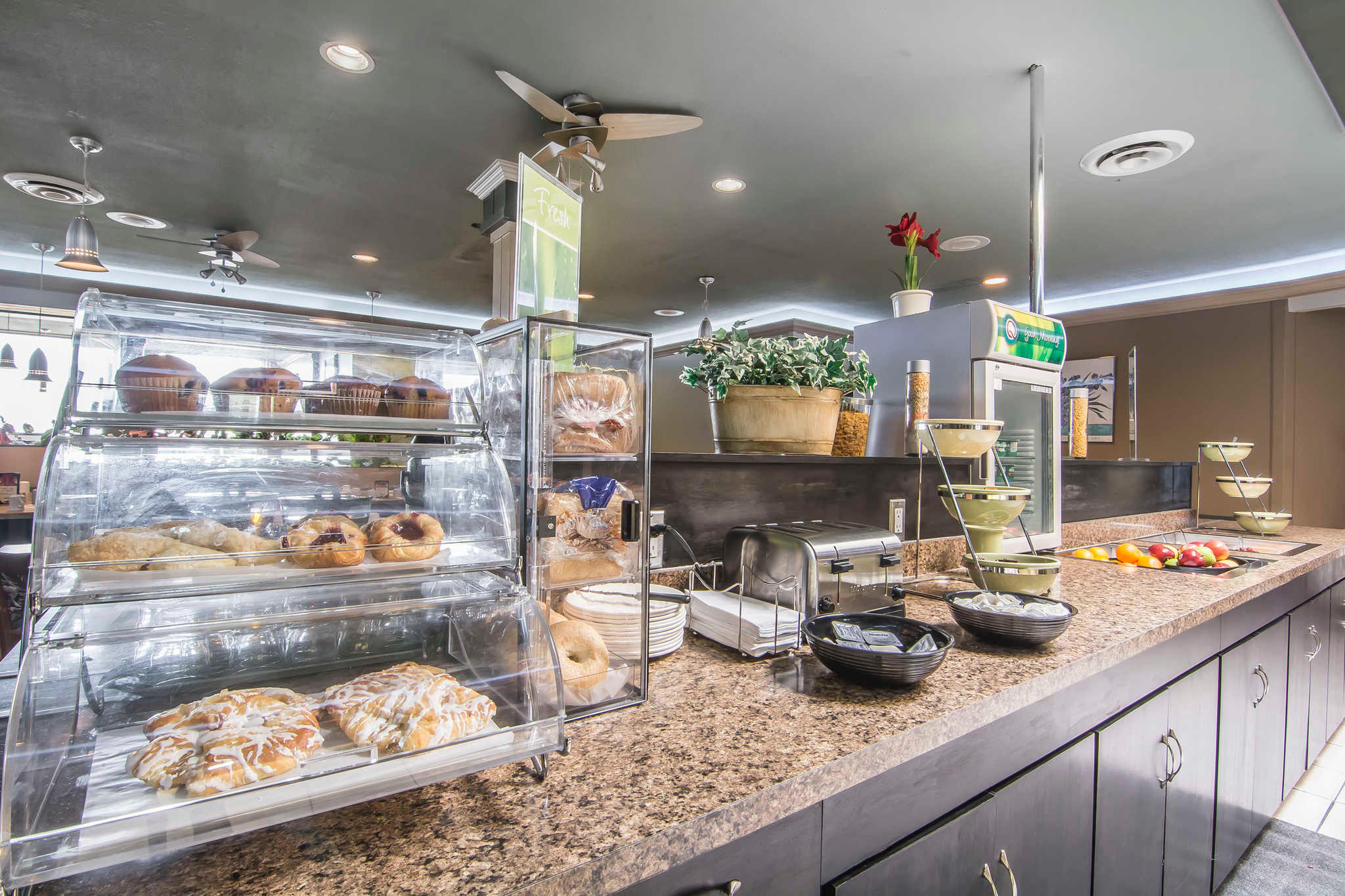 Images Quality Inn & Suites