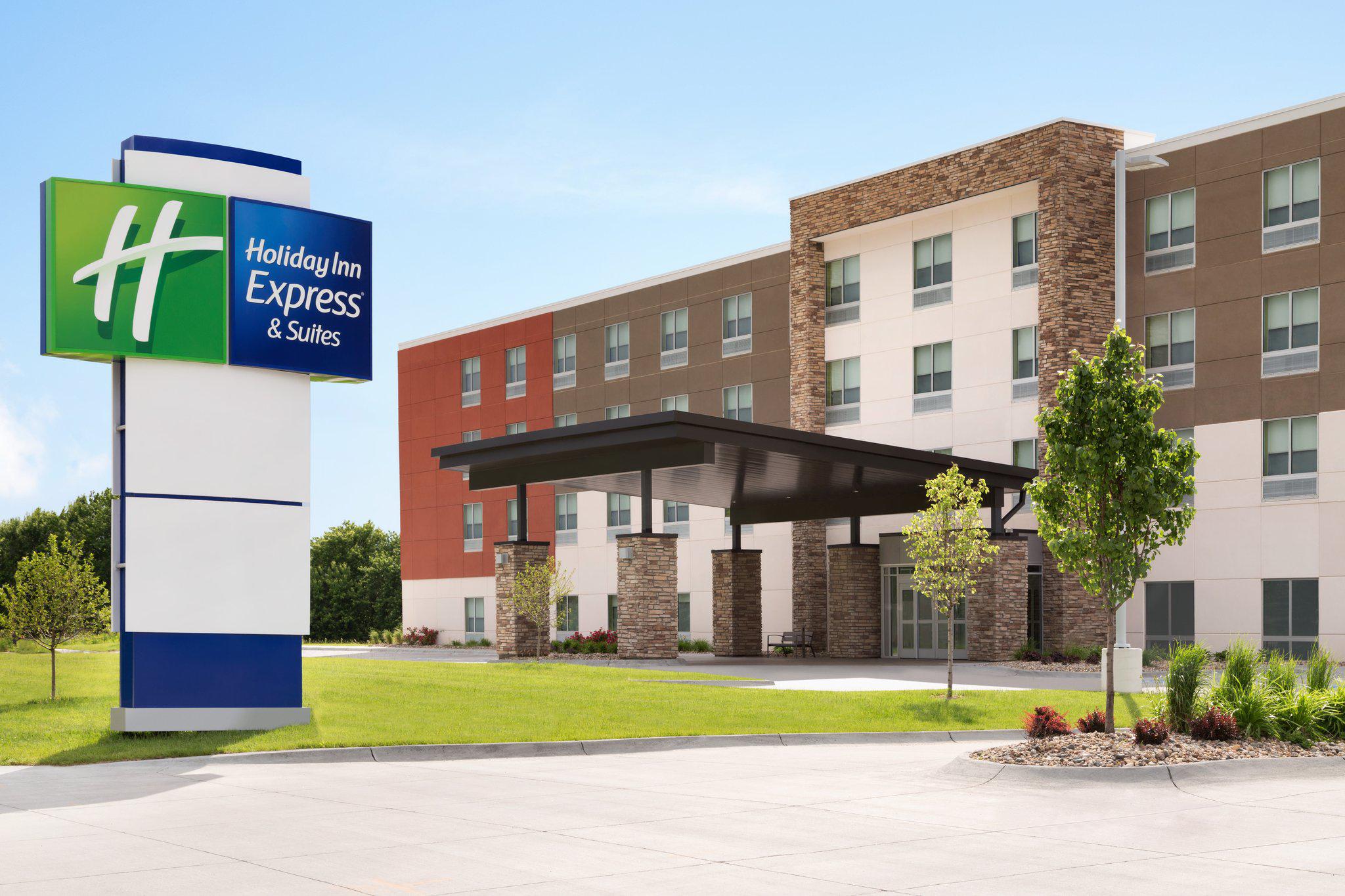 Holiday Inn Express & Suites Savannah W - Chatham Parkway Photo