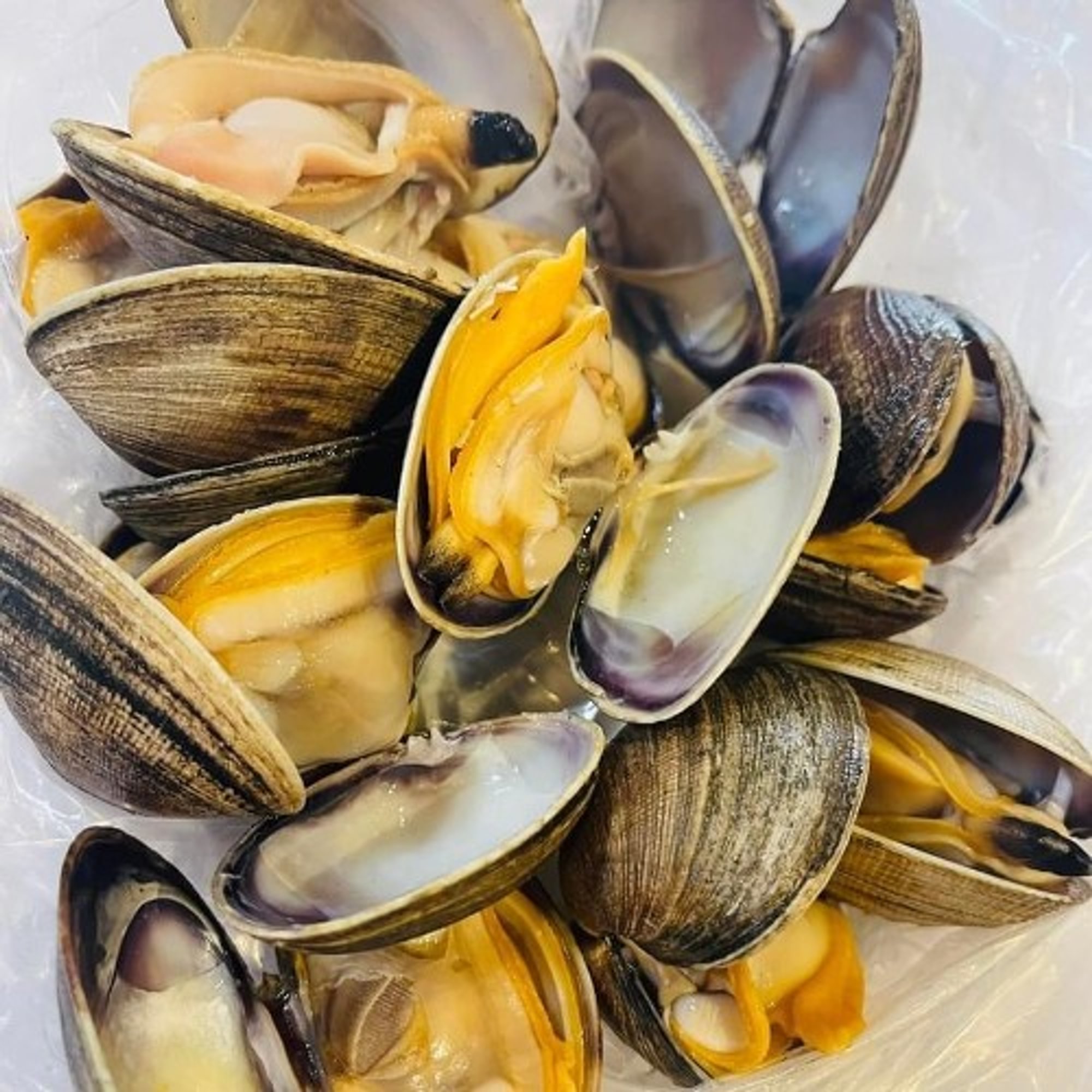 Steamed Manila Clam w Lemongrass & Basil Clams
