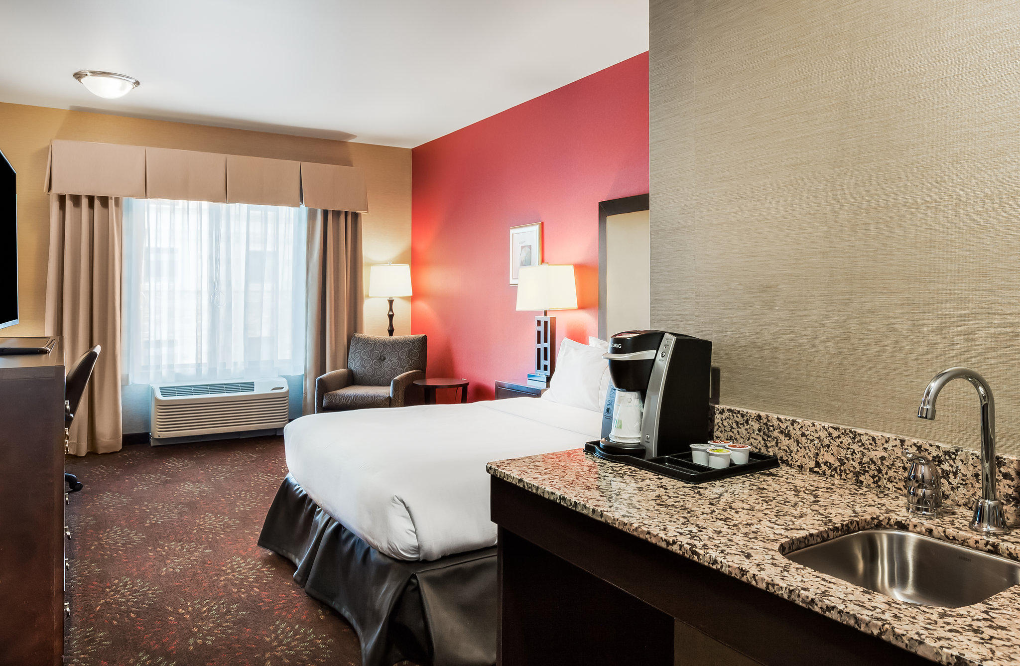 Holiday Inn Express & Suites Missoula Northwest Photo