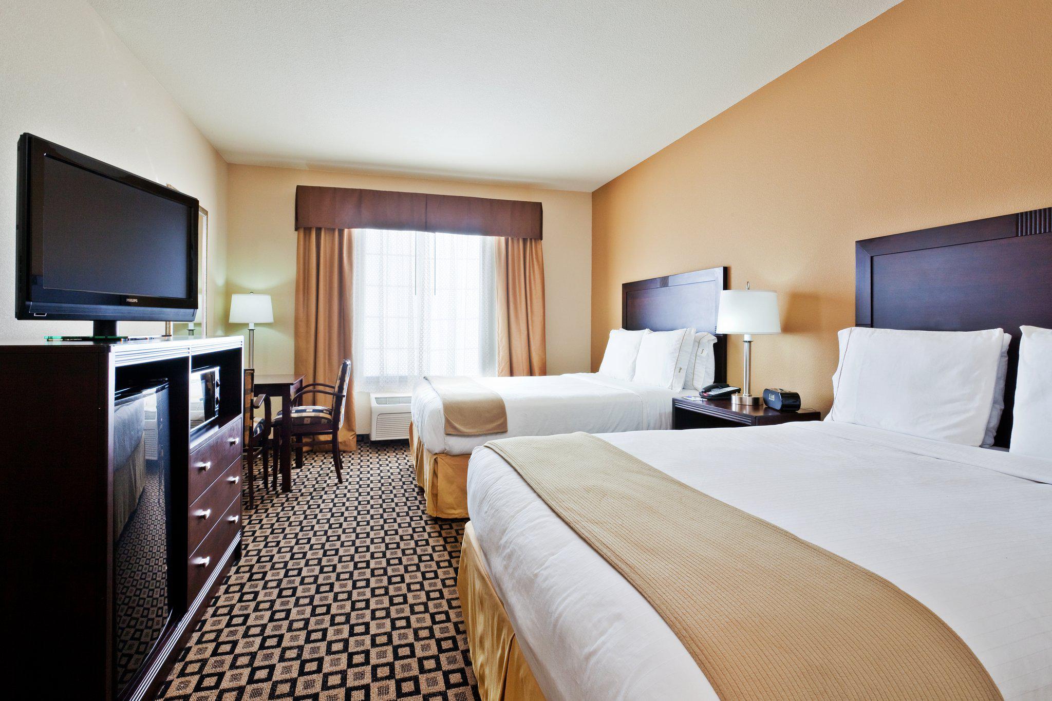 Holiday Inn Express & Suites Clovis Photo