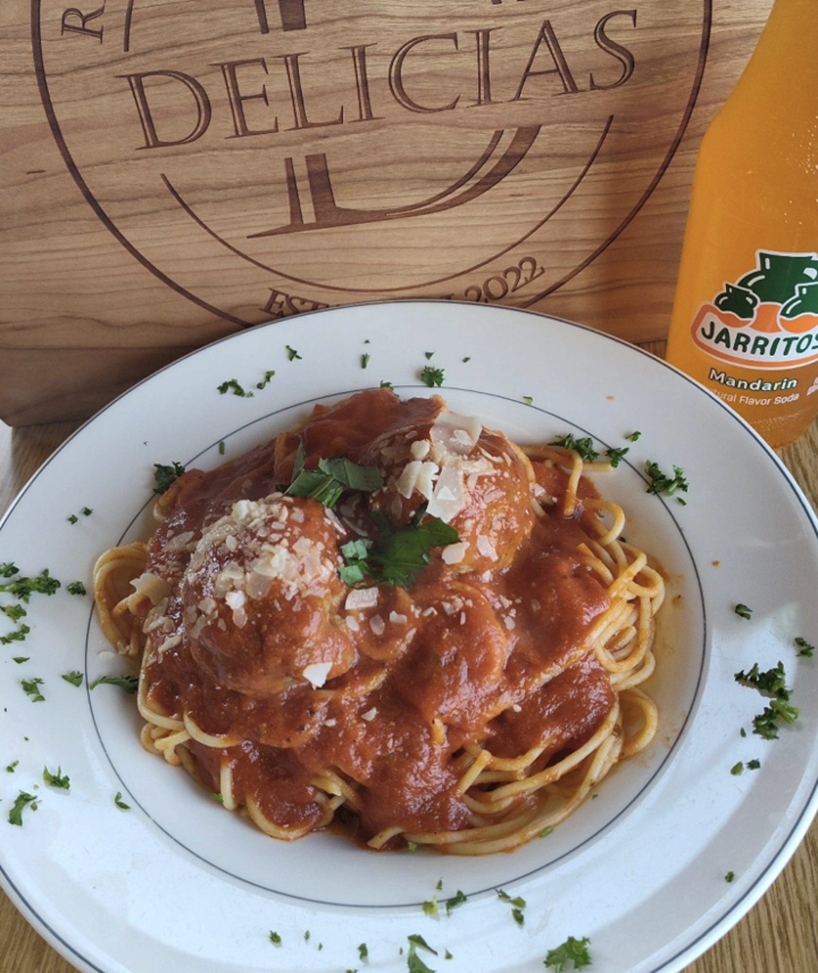 Spaguetti & meatballs w tomato sauce