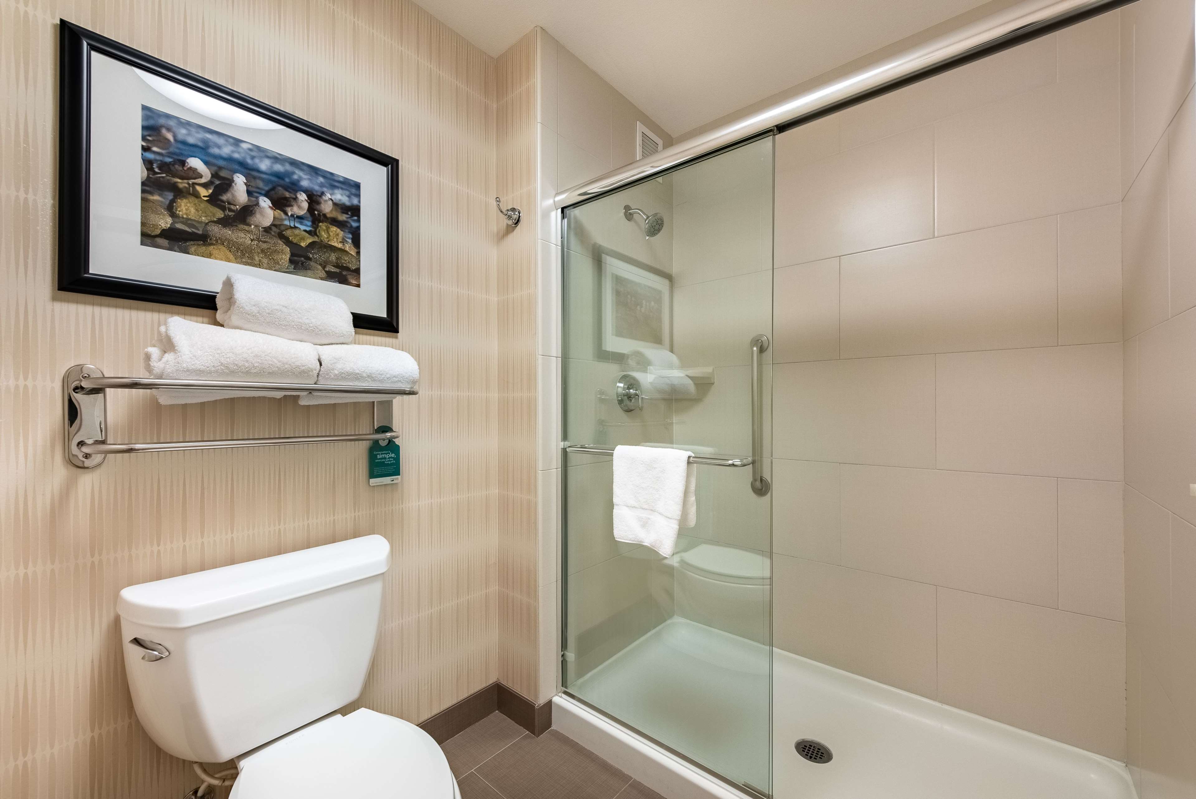 Guest room bath