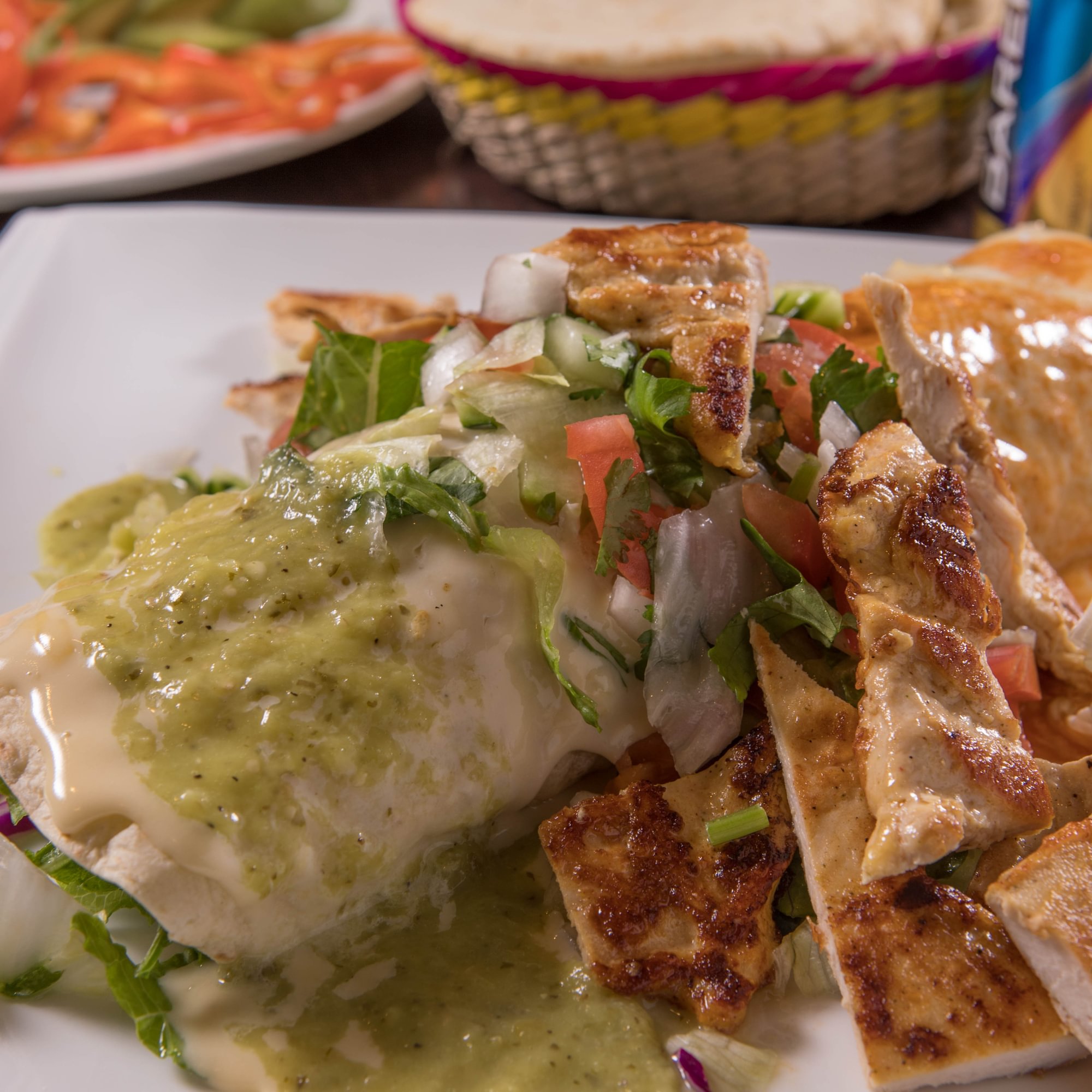 Burrito tres salsas