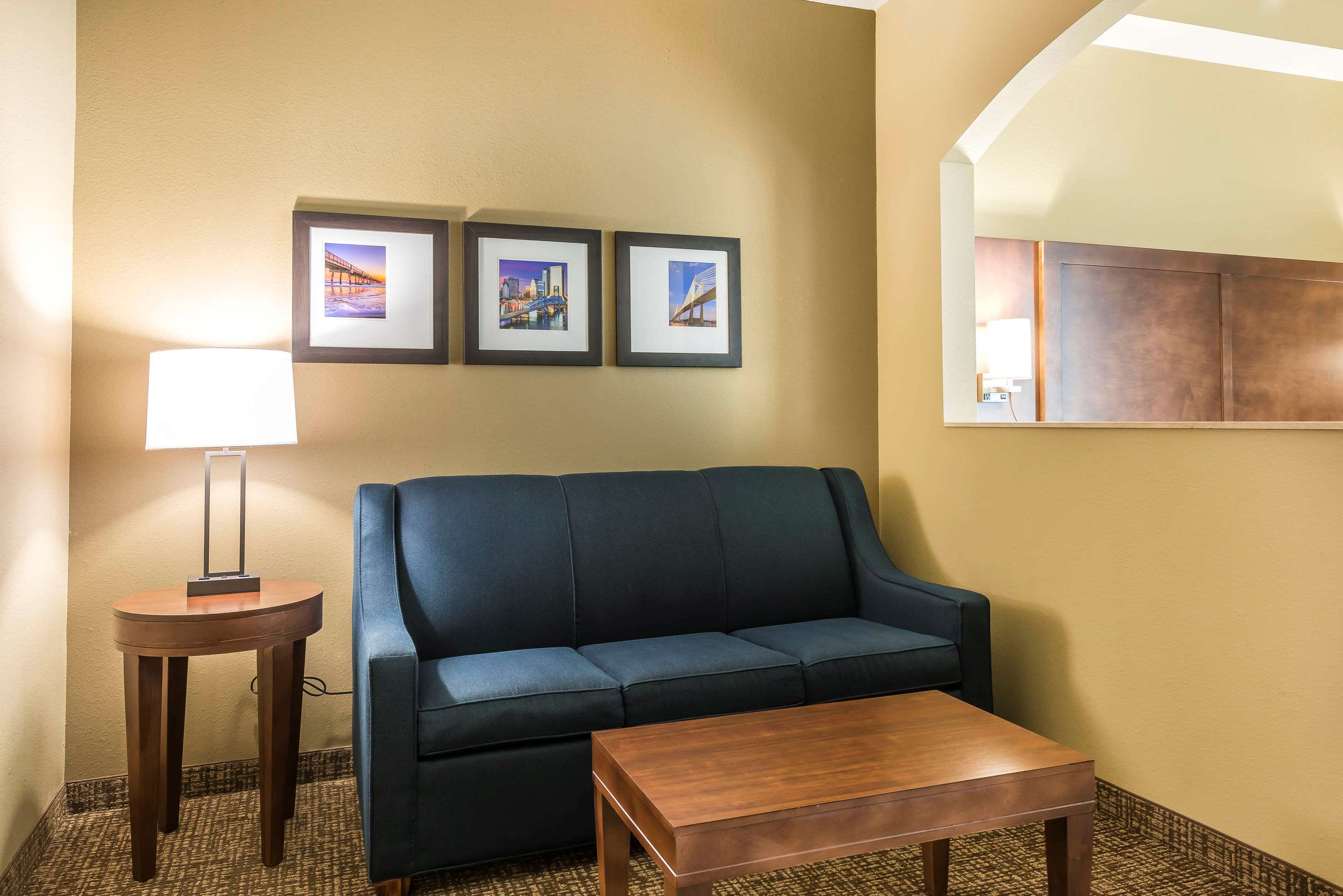 Comfort Suites Baymeadows Near Butler Blvd Photo