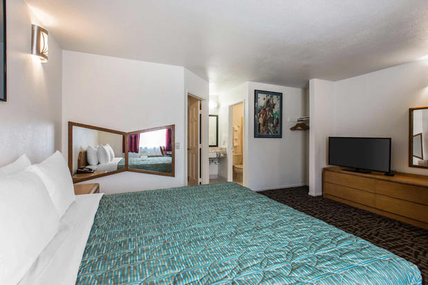 Images Rodeway Inn Beaumont I-10