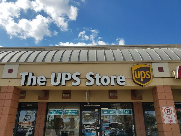 Facade of The UPS Store Orlando