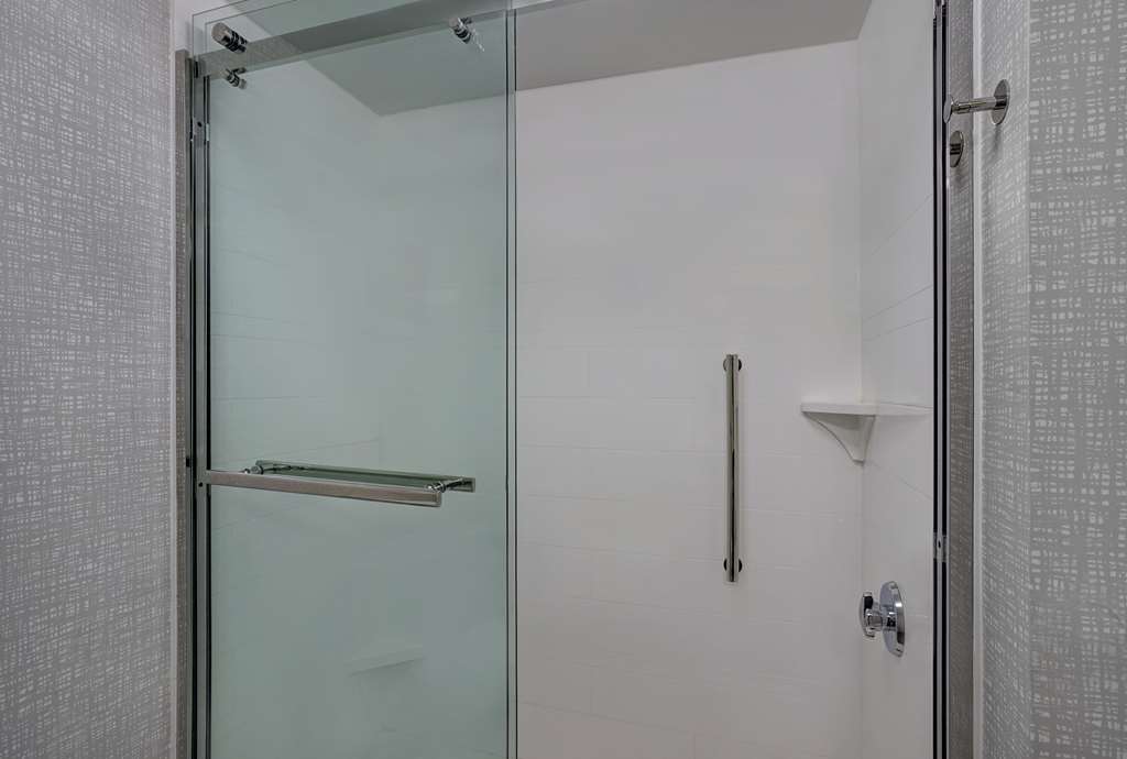 Hampton Inn Utica Image