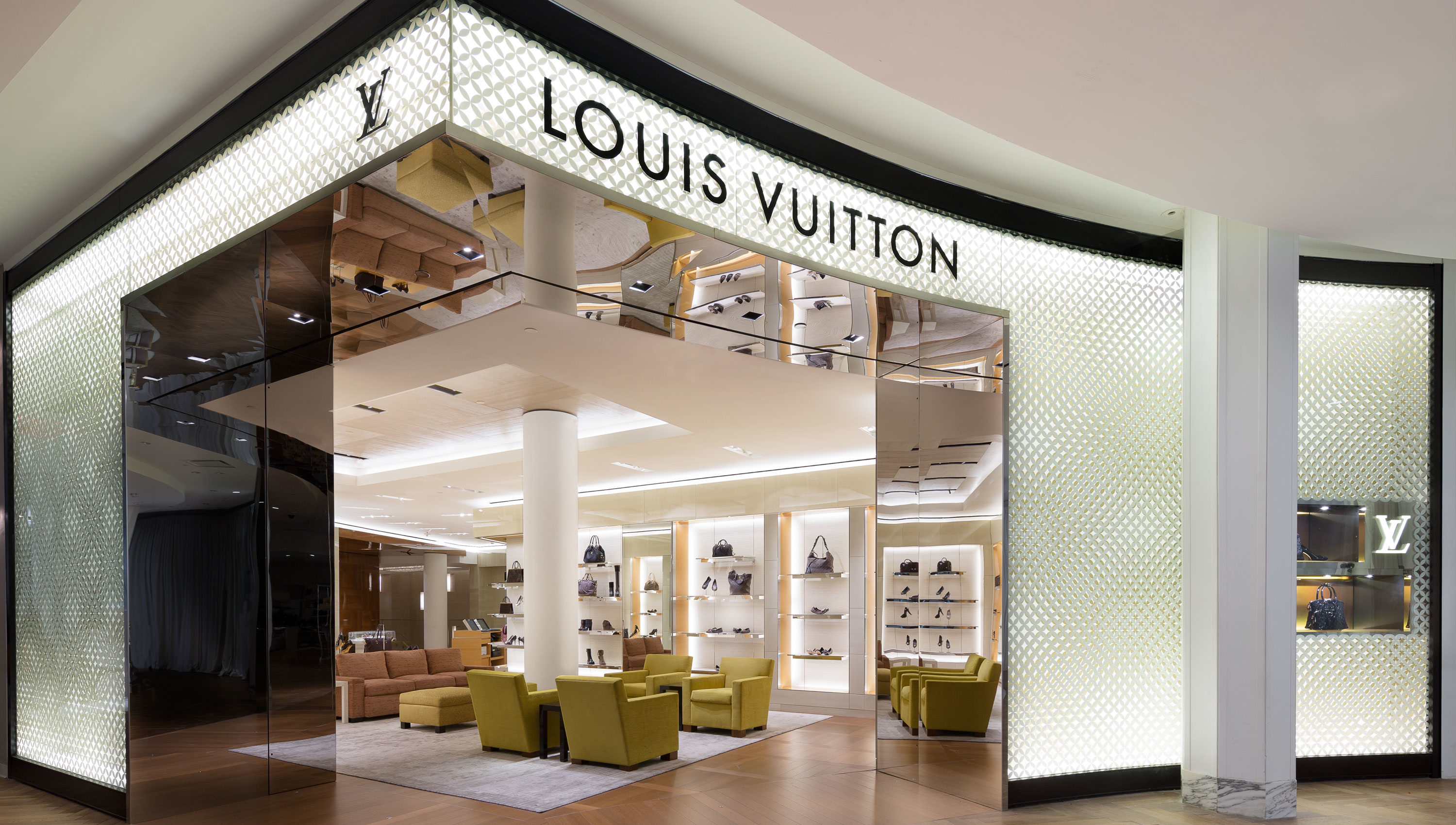 Louis Vuitton New York Macy&#39;s Herald Sq. - 151 West 34th Street, New York, NY | www.waterandnature.org