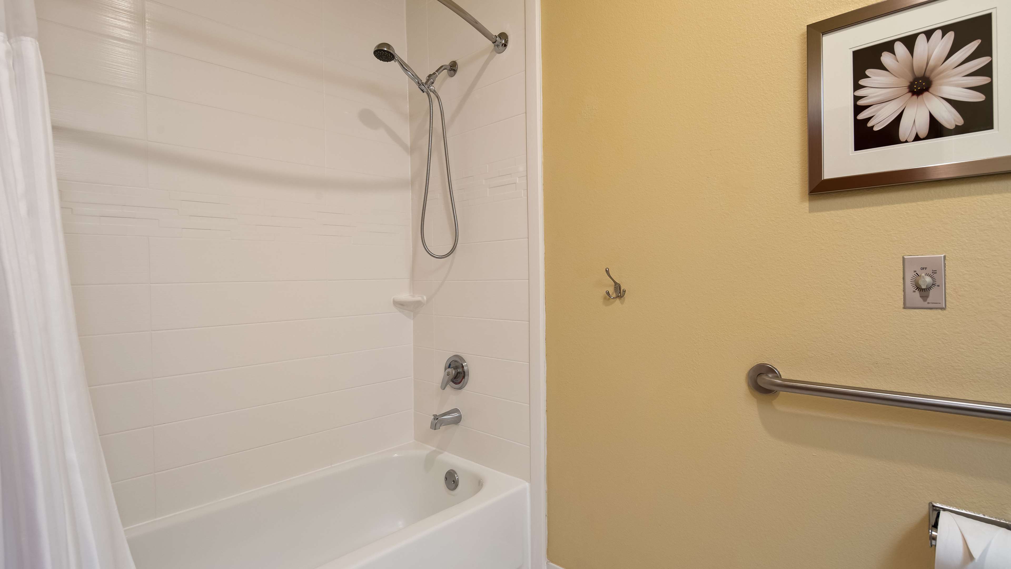 Best Western Plus Plaza by the Green Photo