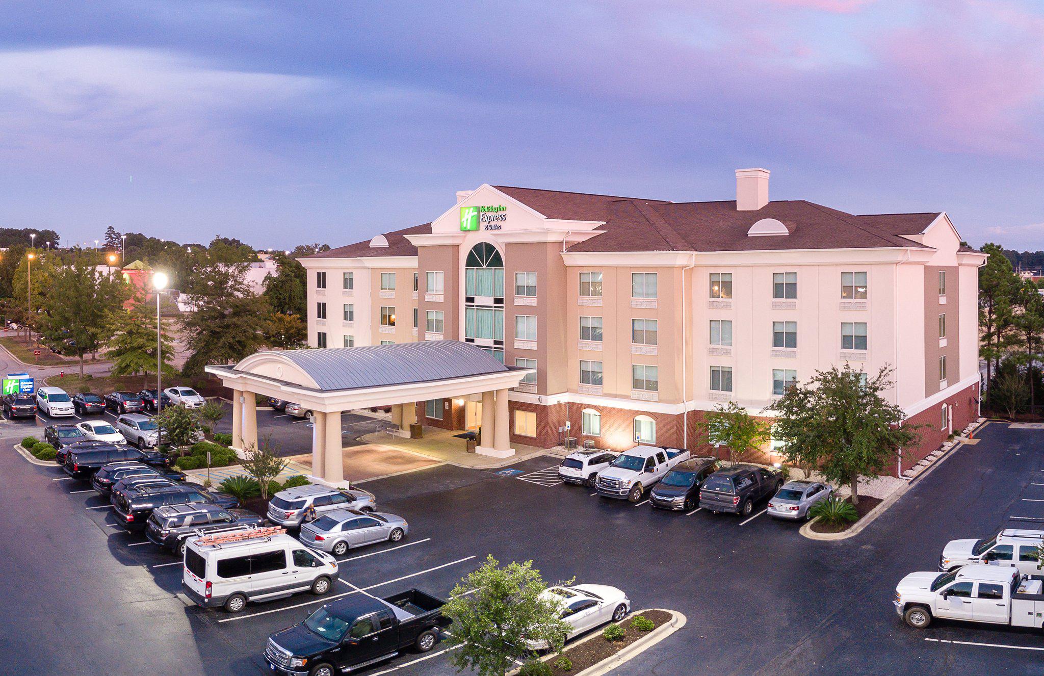 Holiday Inn Express & Suites Columbia-I-26 @ Harbison Blvd Photo