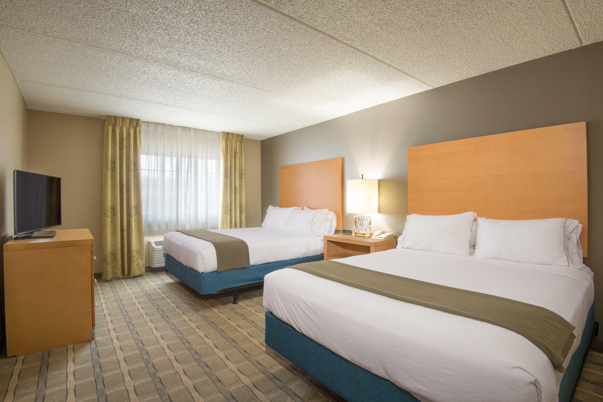 Holiday Inn Express & Suites Wheat Ridge-Denver West Photo