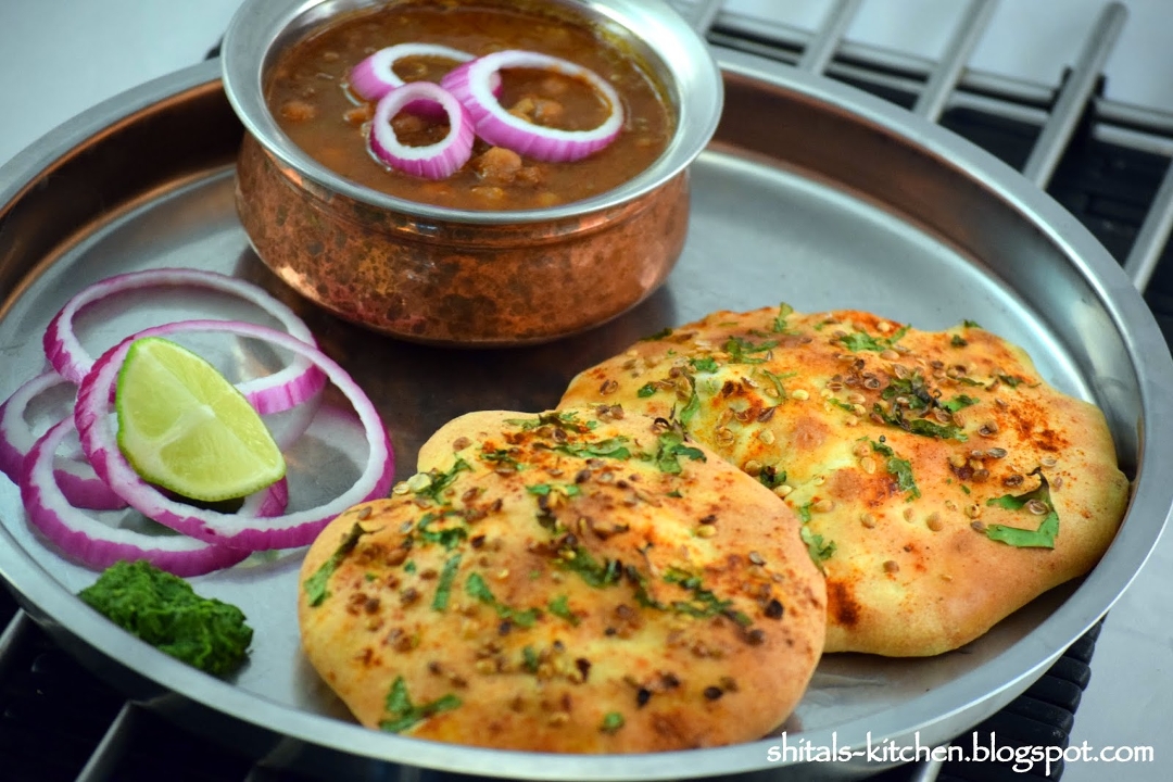 ONION KULCHA WITH CHOLE