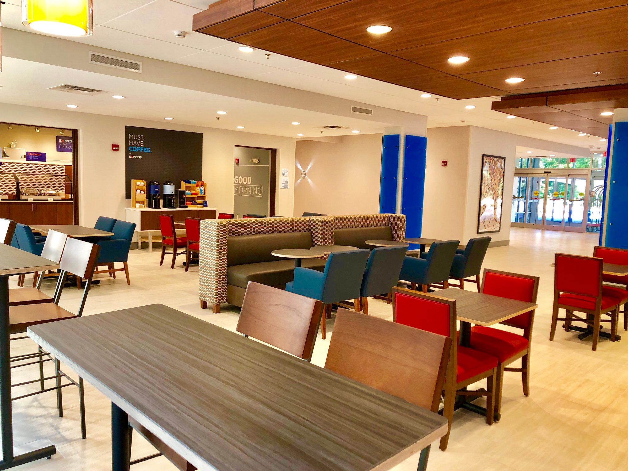 Holiday Inn Express & Suites Raleigh Airport - Brier Creek Photo