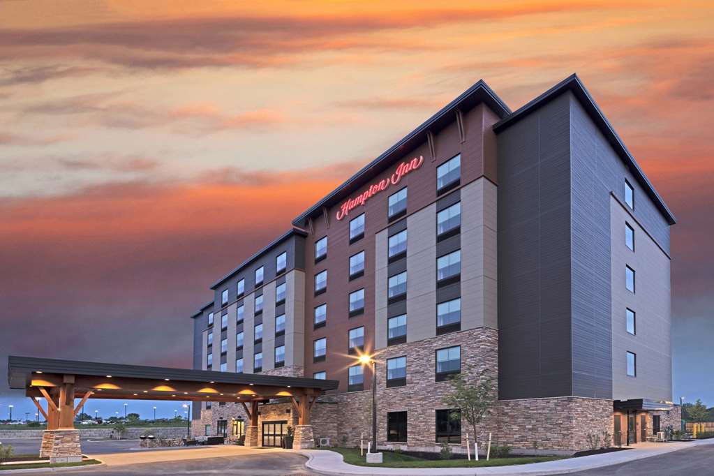 Hampton Inn Verona at Turning Stone Logo