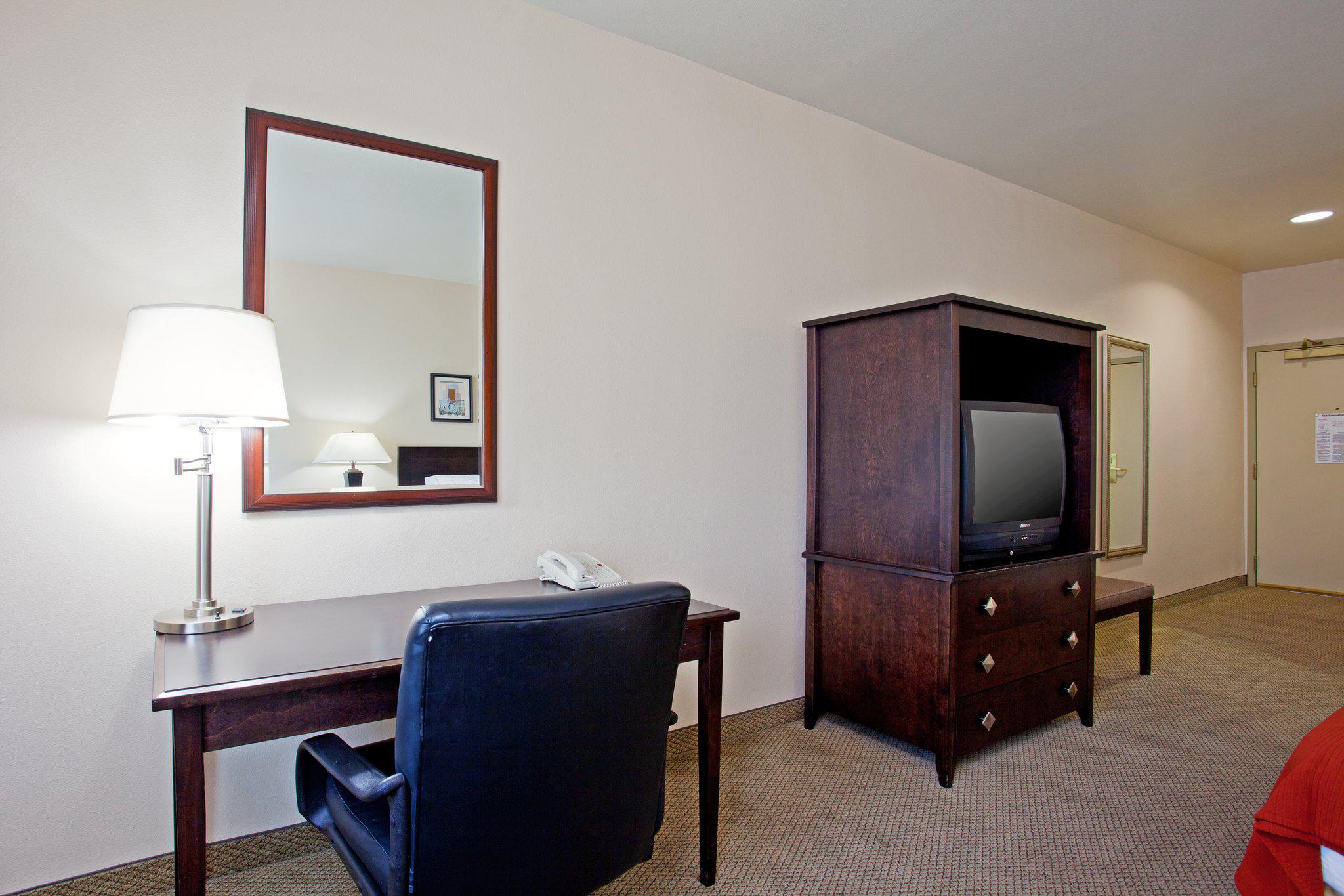 Holiday Inn Express & Suites Garden Grove-Anaheim South Photo