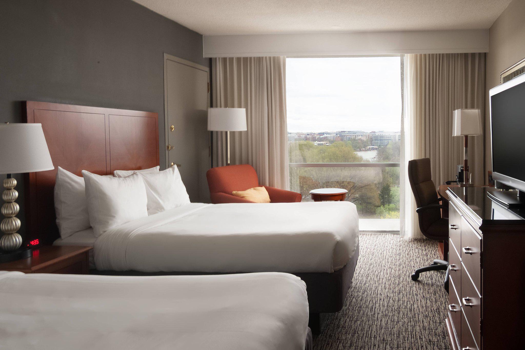 Key Bridge Marriott Photo