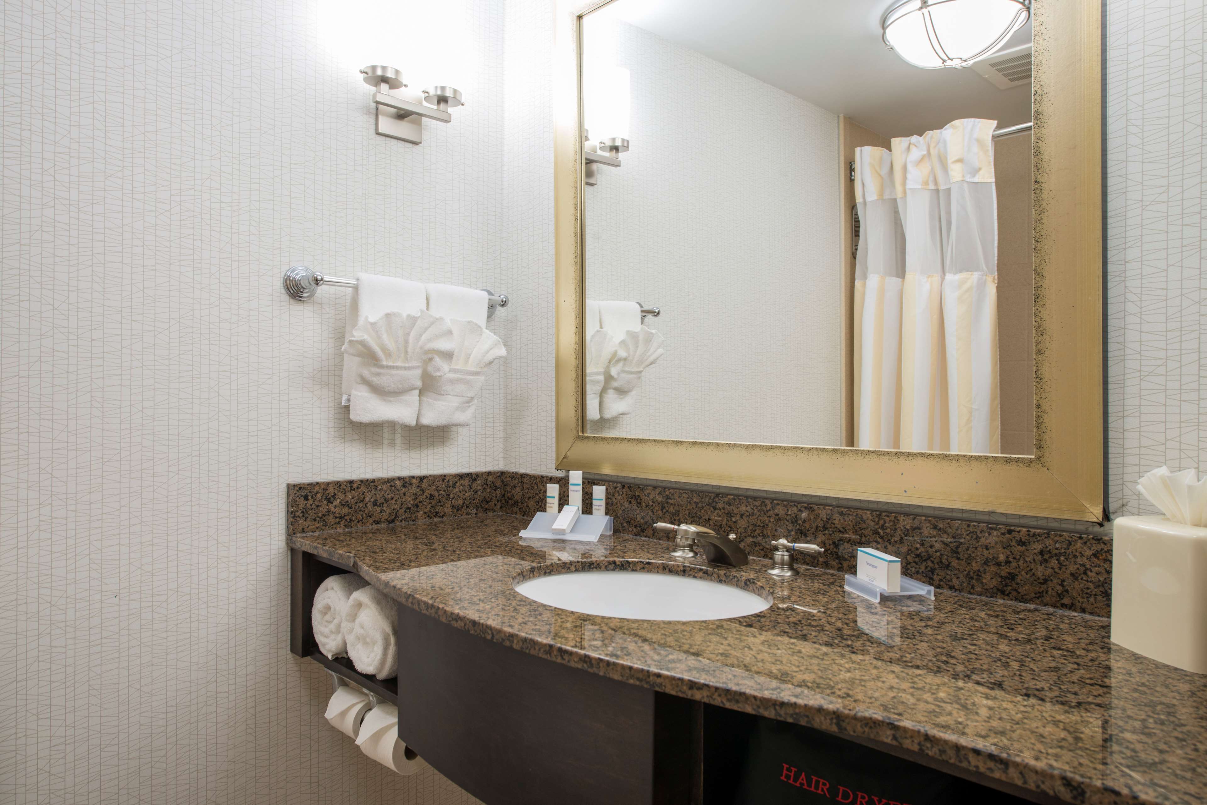 Guest room bath