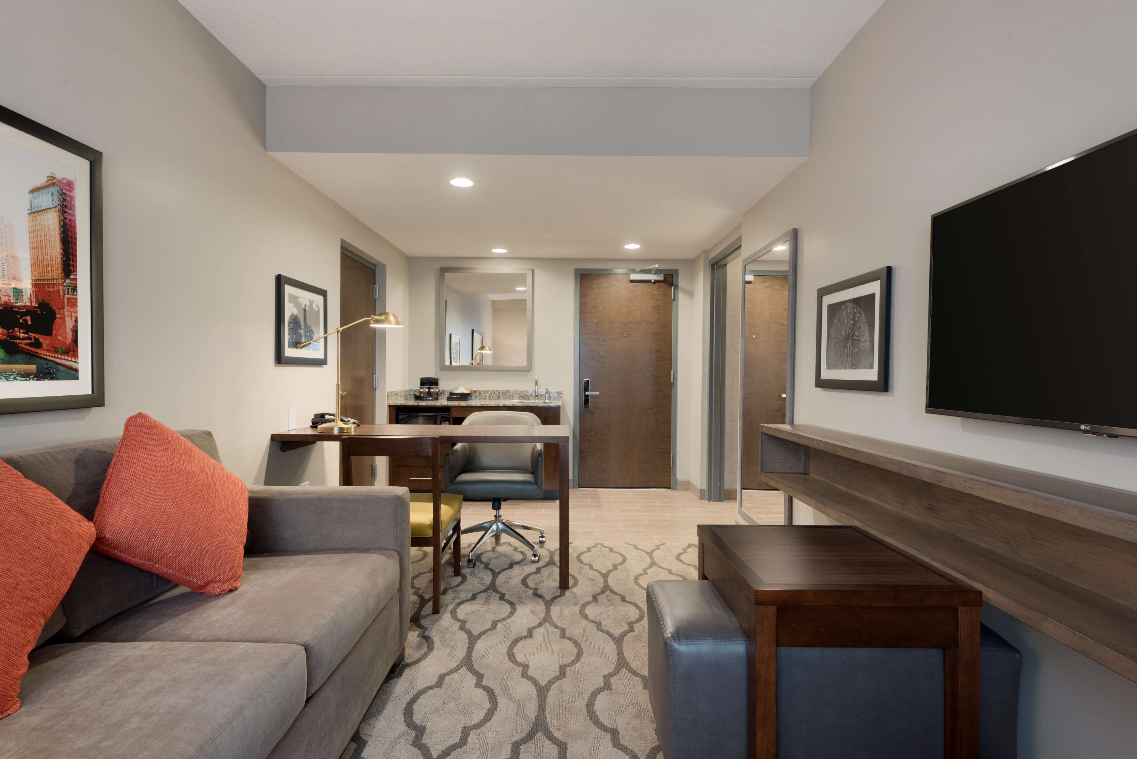 Embassy Suites by Hilton Chicago Naperville Photo