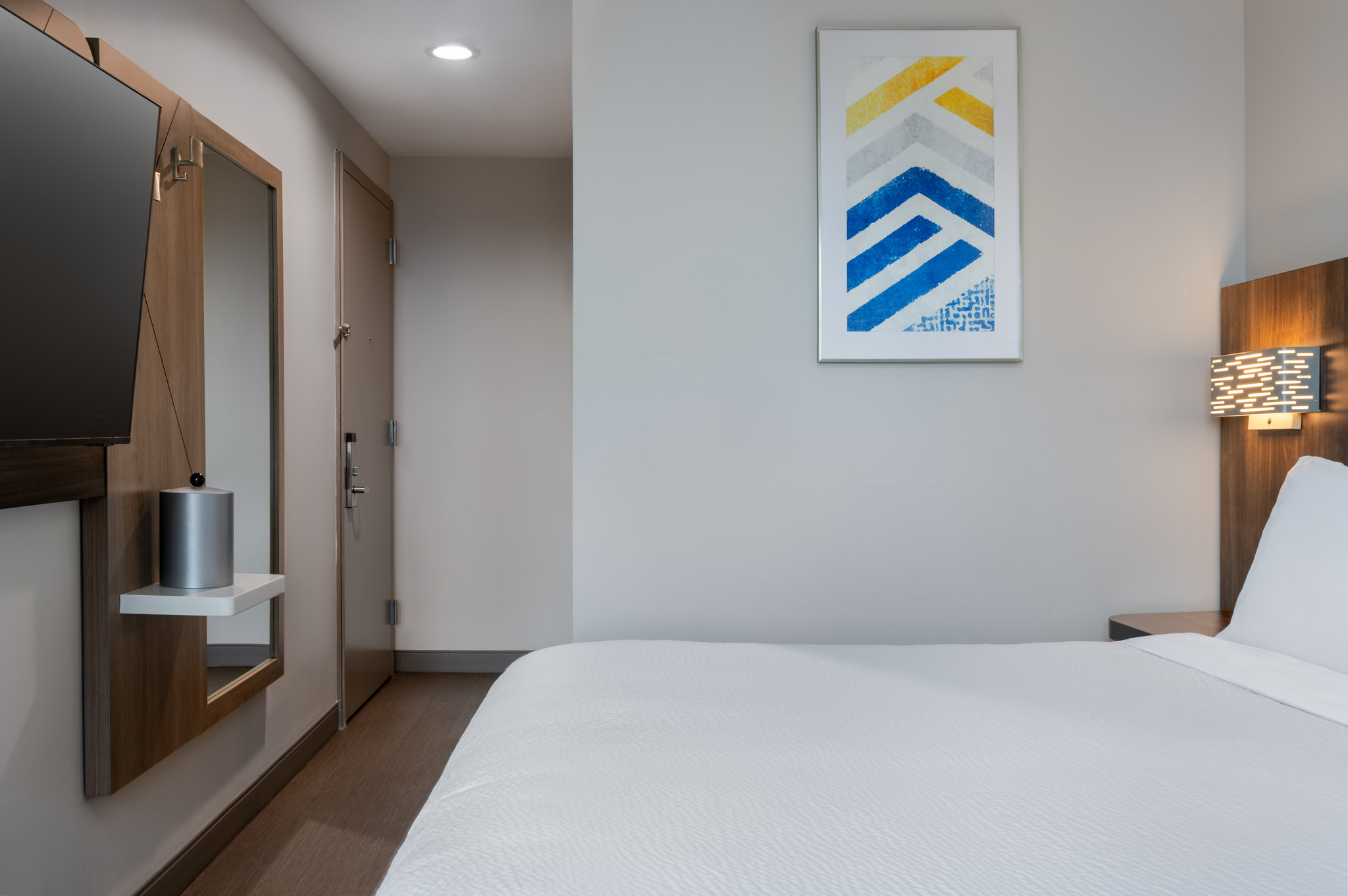 Holiday Inn Express & Suites Bronx - Zoo Area by IHG Image