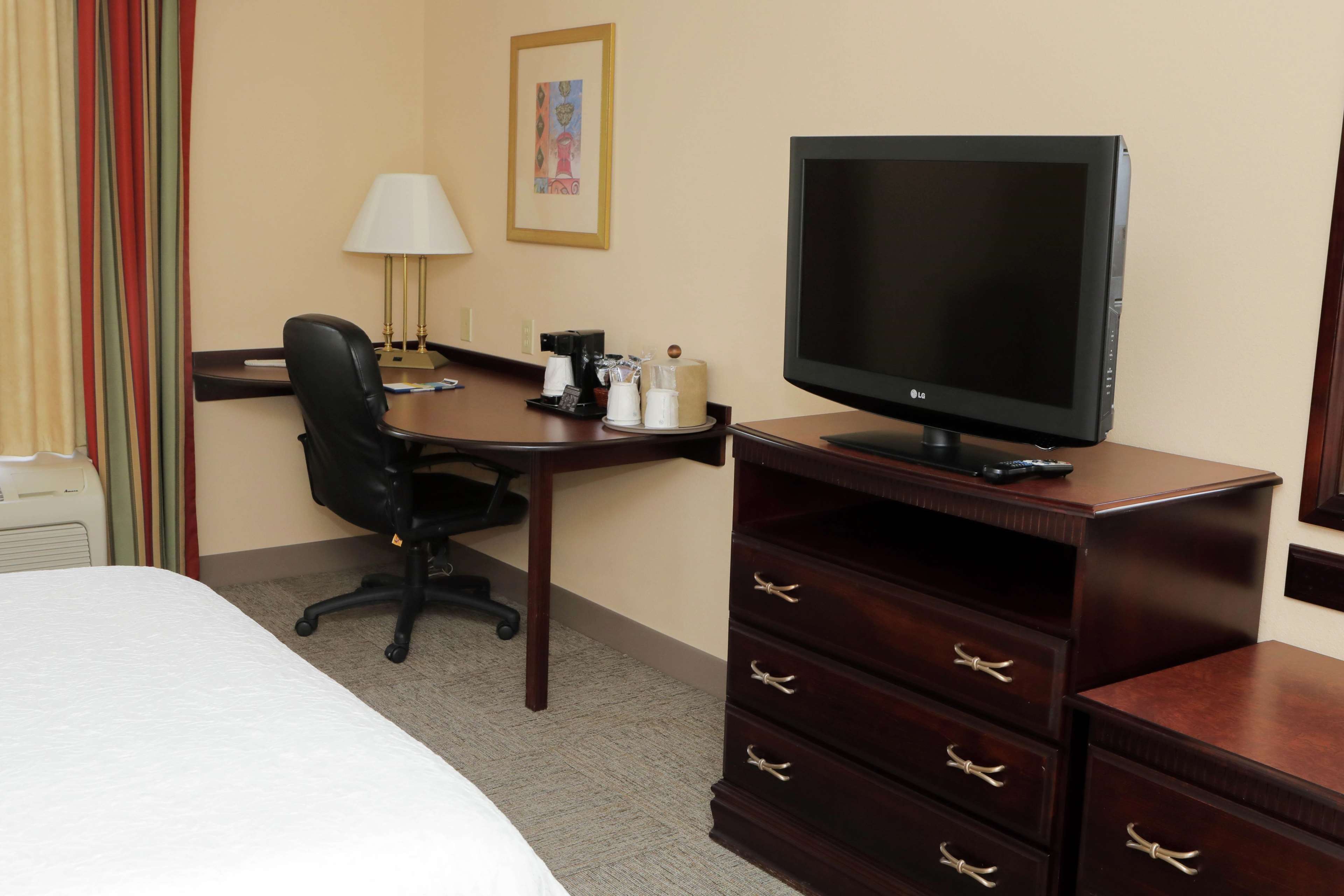 Hampton Inn Clinton Photo