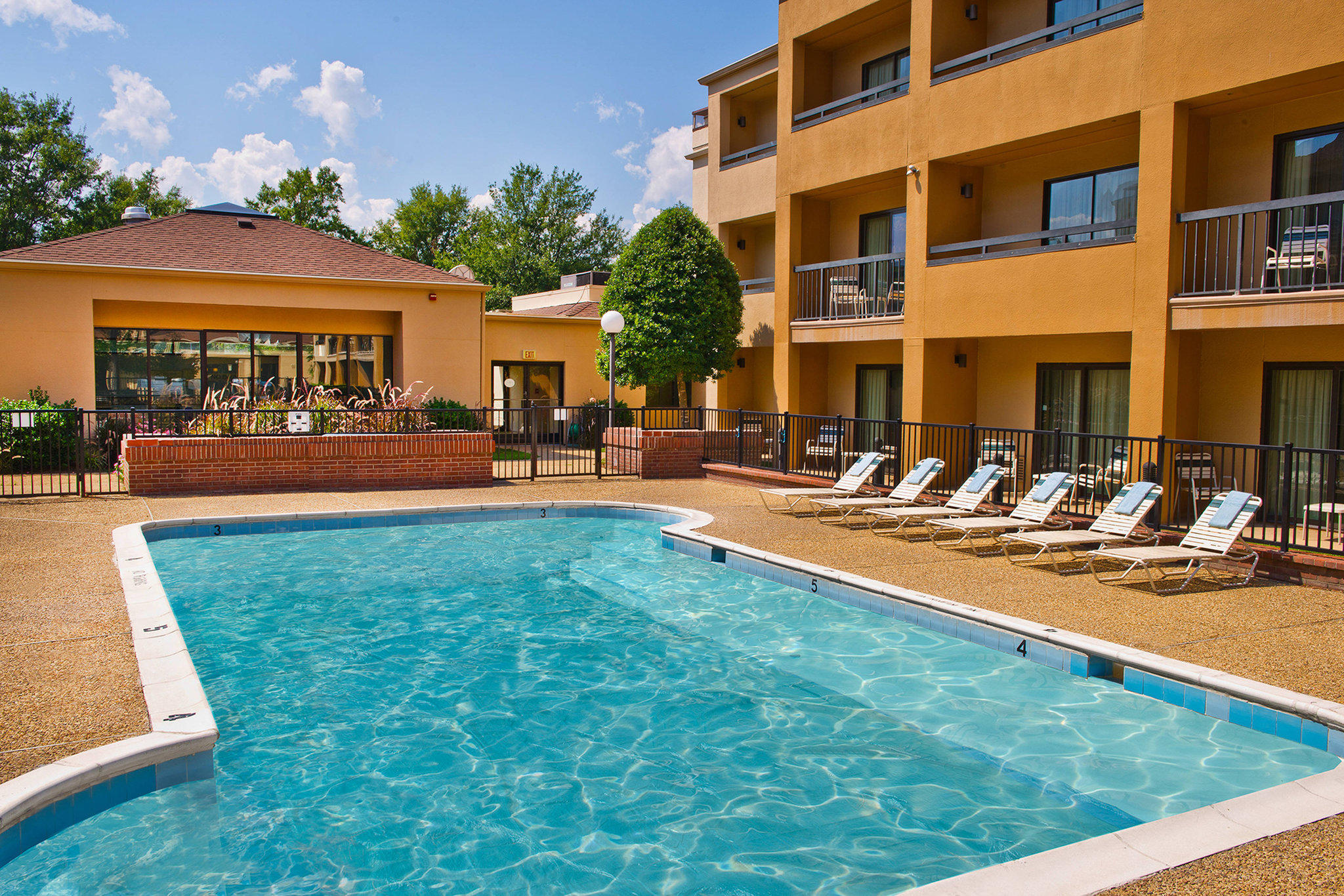 Courtyard by Marriott Hampton Coliseum Central Photo