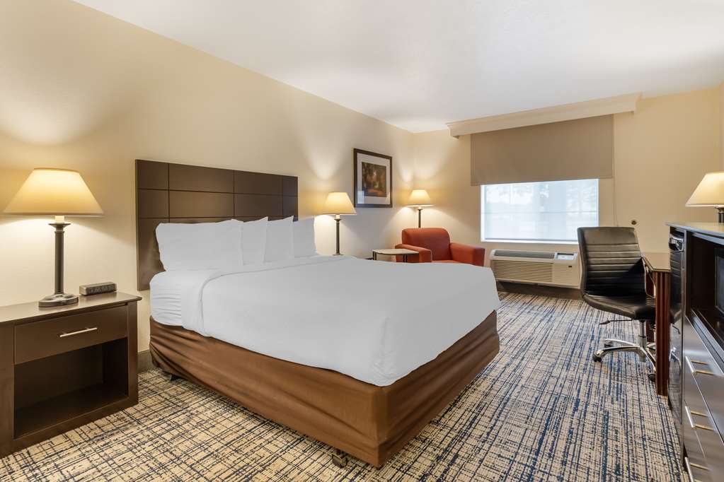 Best Western Visalia Hotel Image