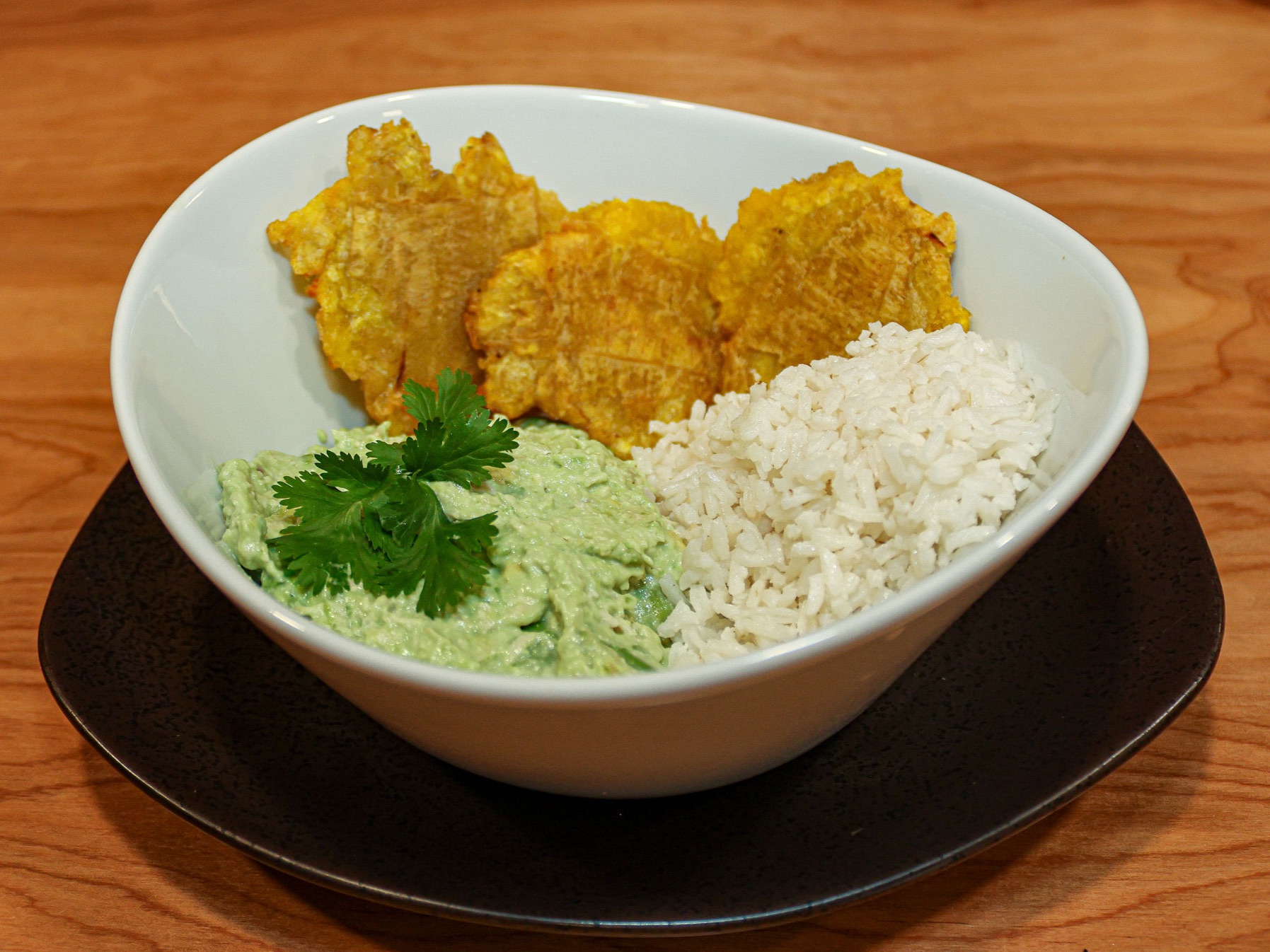 Chicken Avocado Bowl / Bowl de Pollo y Aguacate Reina Pepiada