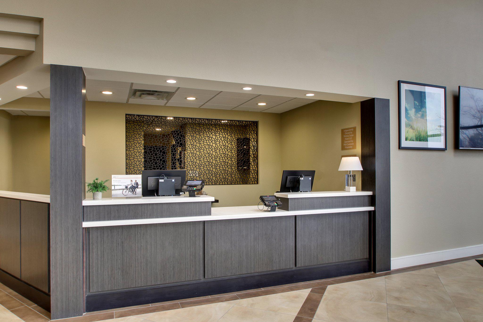 Candlewood Suites Wichita East Photo