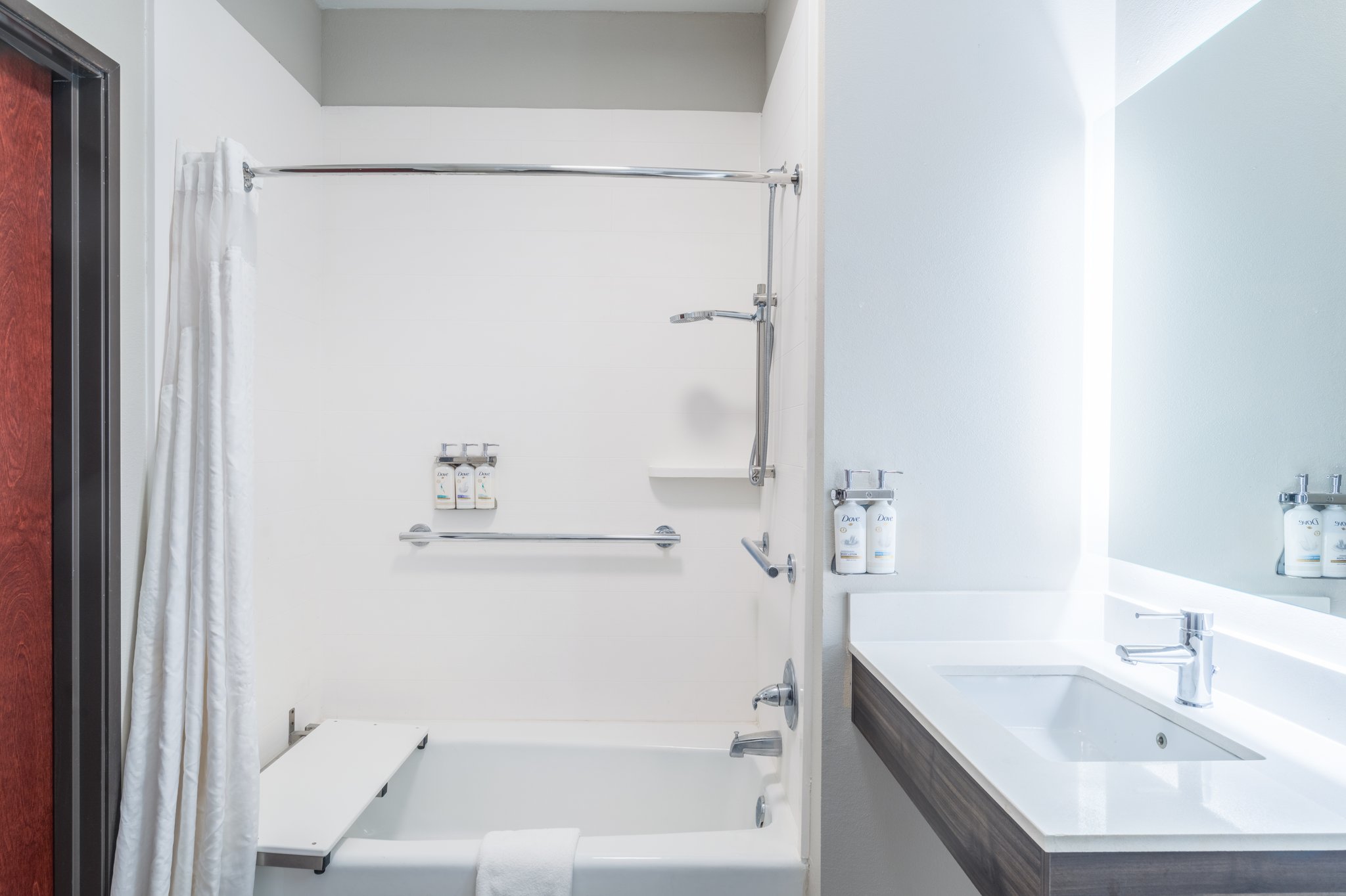 Holiday Inn Express & Suites Pratt by IHG Image