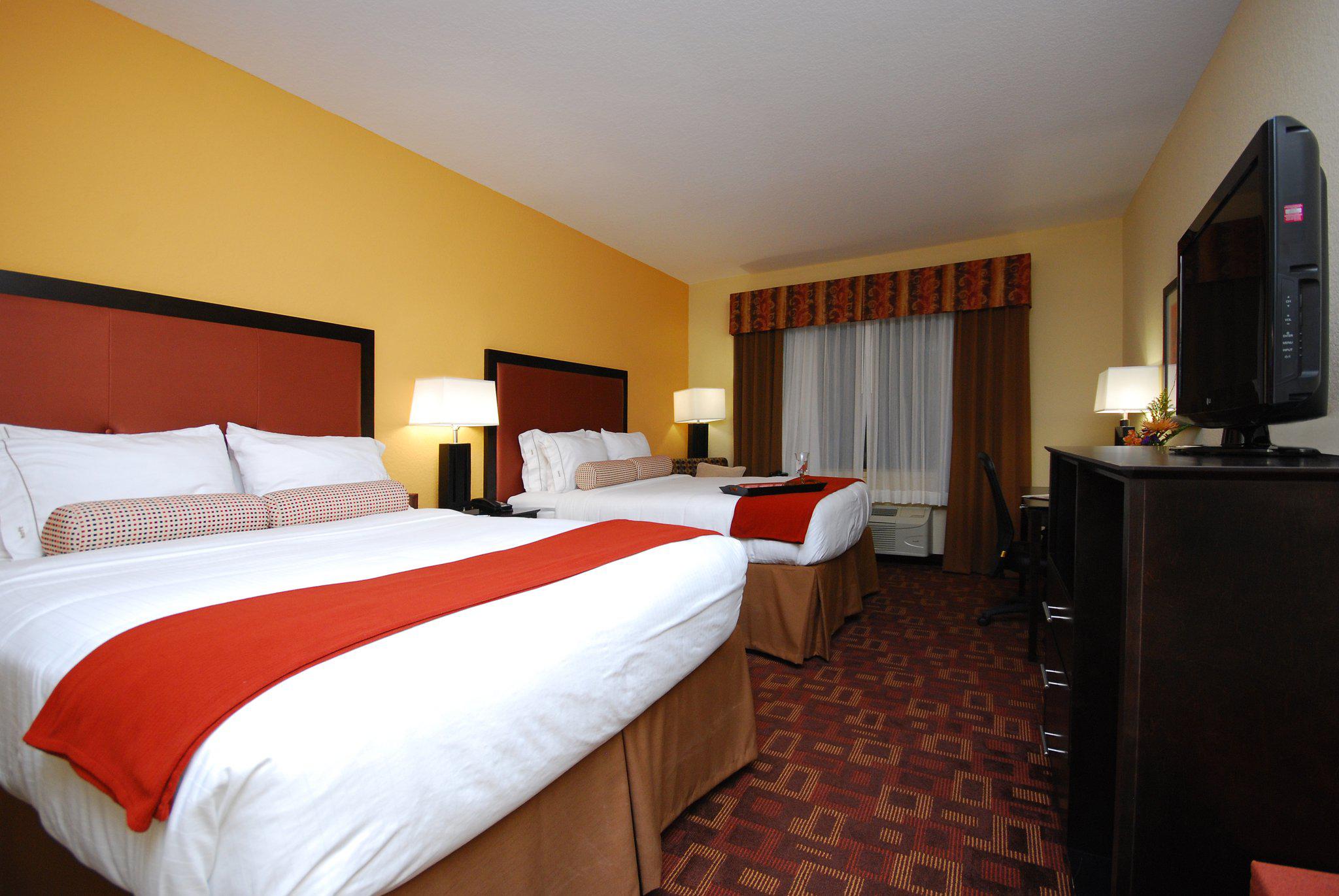 Holiday Inn Express & Suites Gonzales Photo