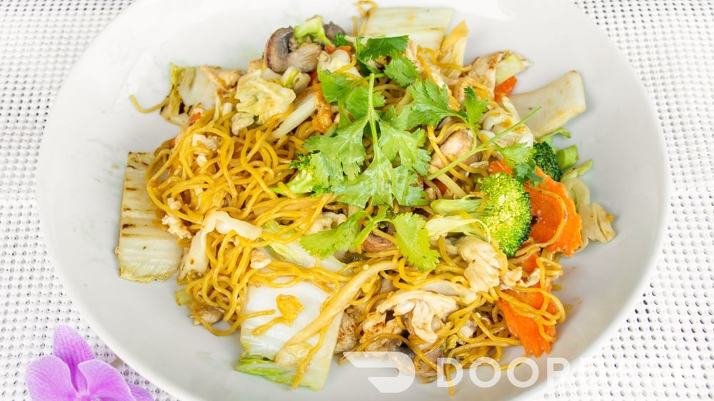 Phuket Thai Noodles (Chow Mein)