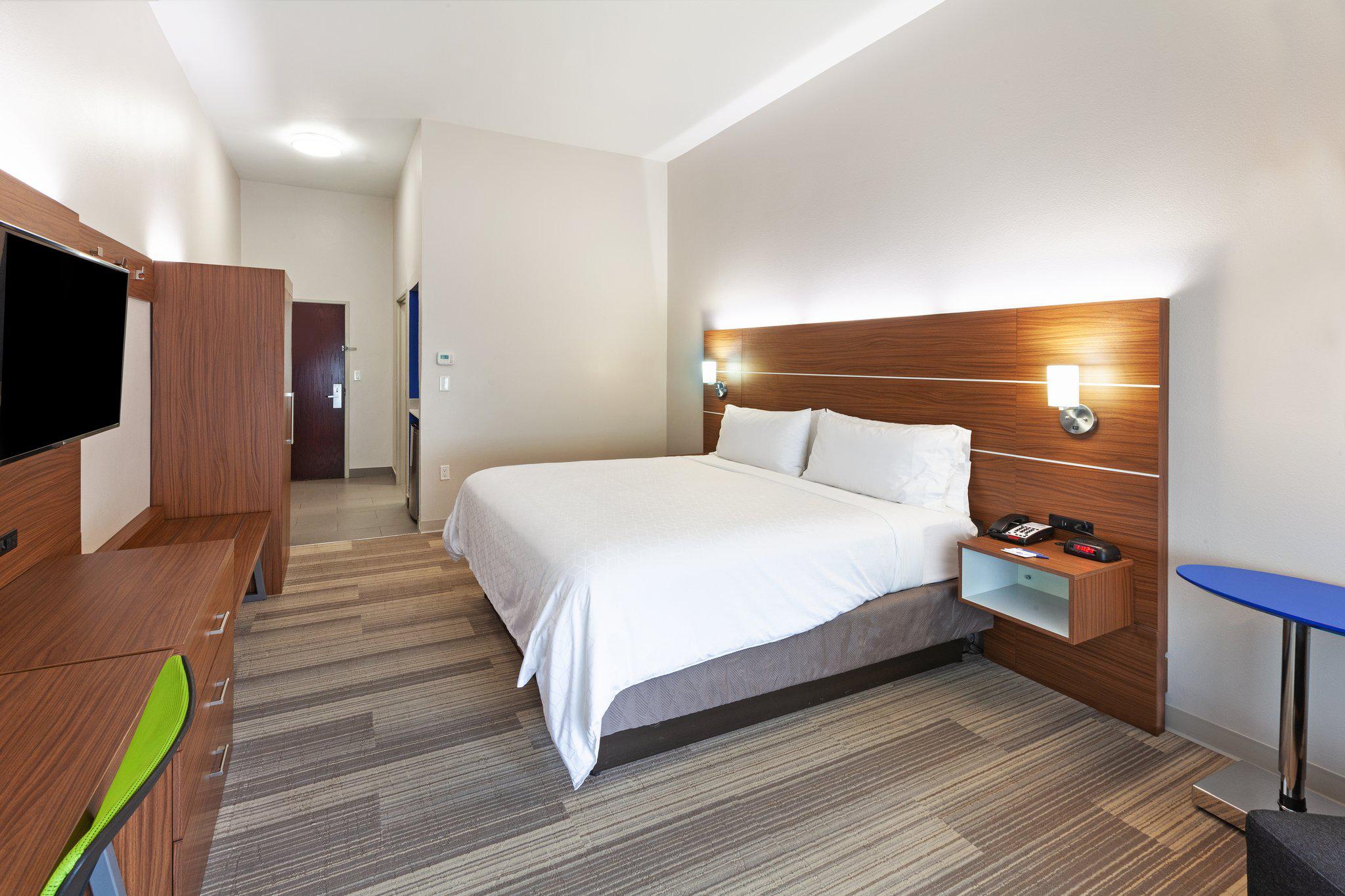 Holiday Inn Express & Suites Orange Photo