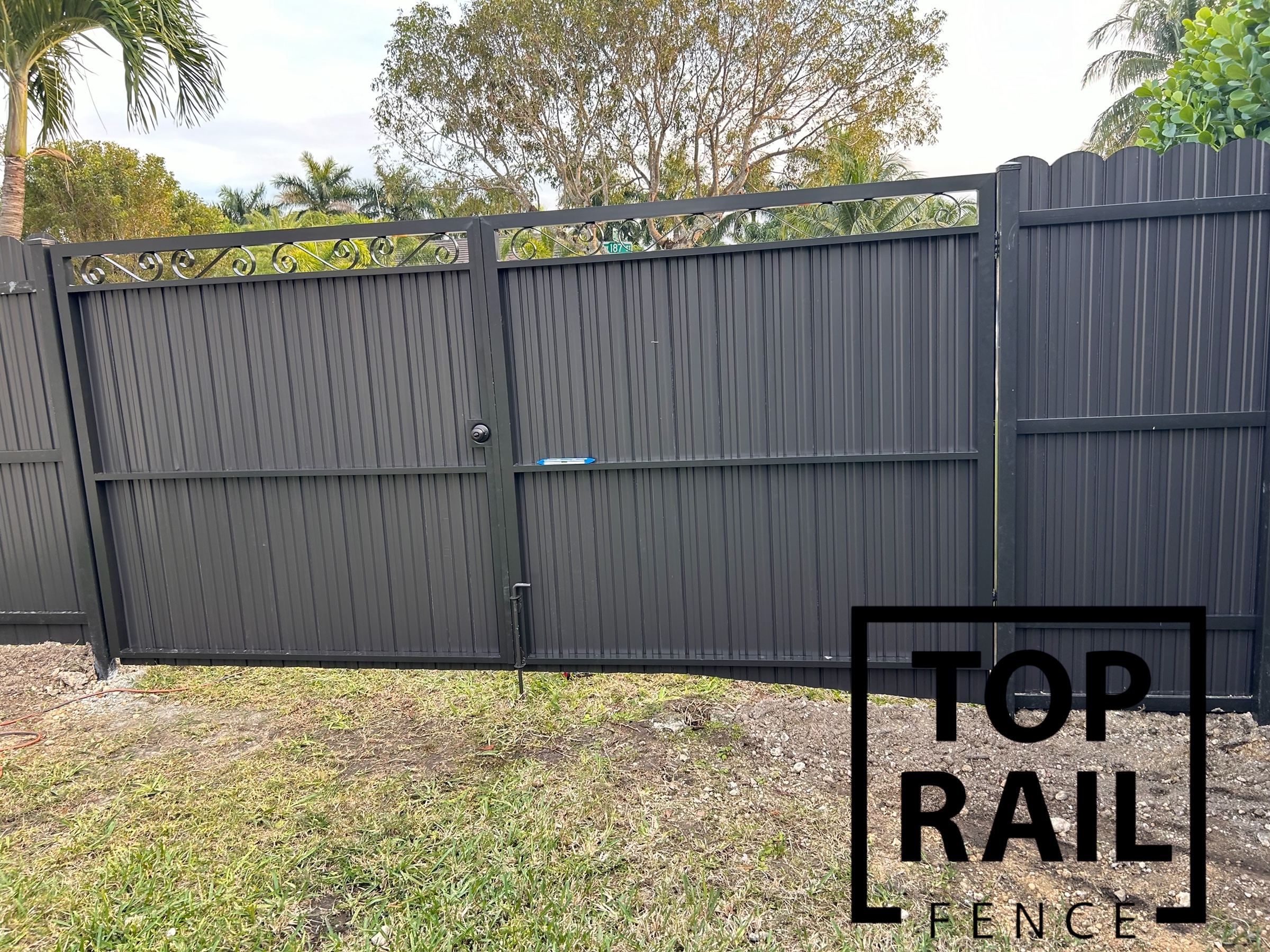 Top Rail Fence Pompano Beach Image