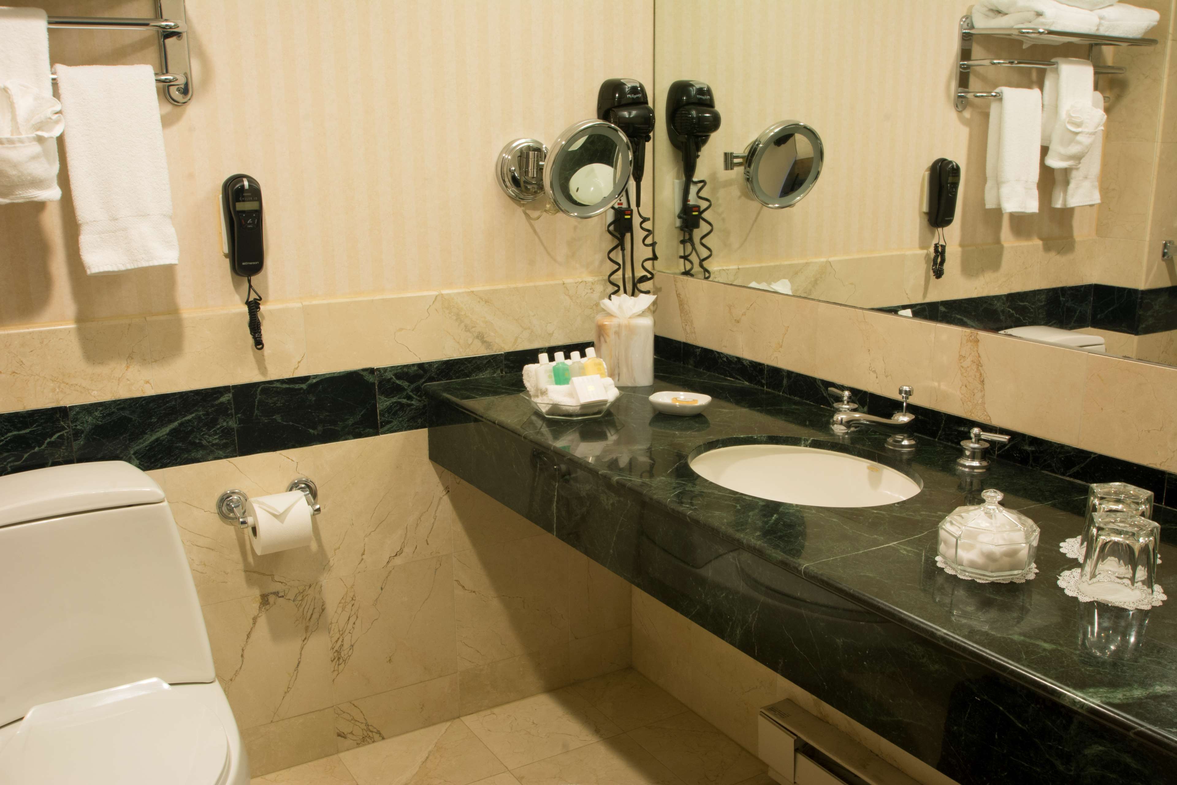 Inn at Great Neck, BW Premier Collection Photo