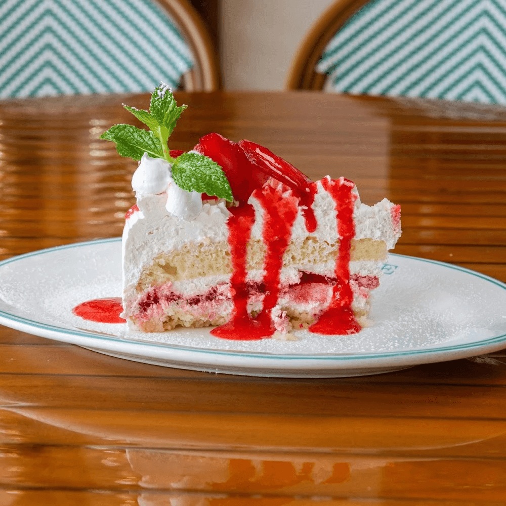 STRAWBERRY CREAM CAKE
