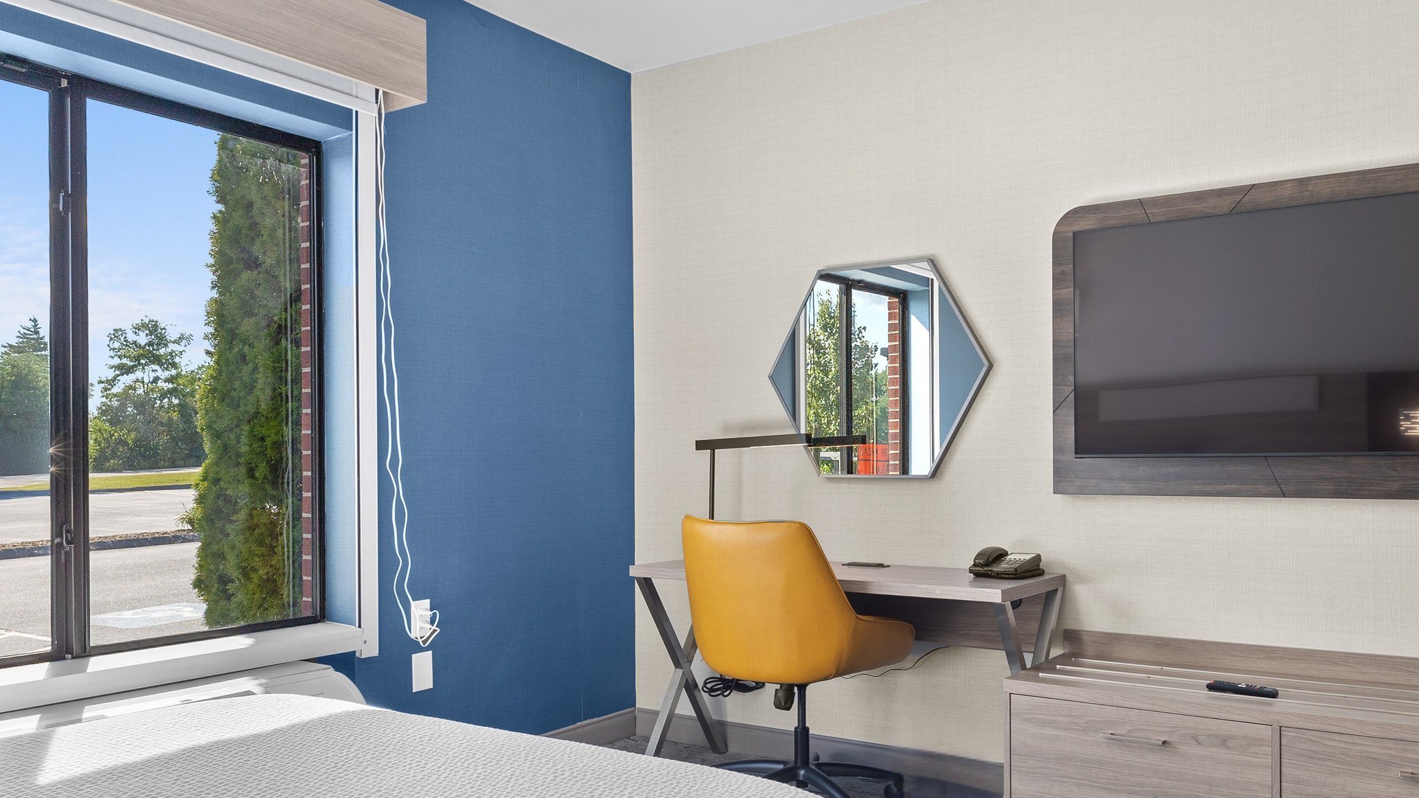 Holiday Inn Express & Suites Manchester-Airport by IHG Image