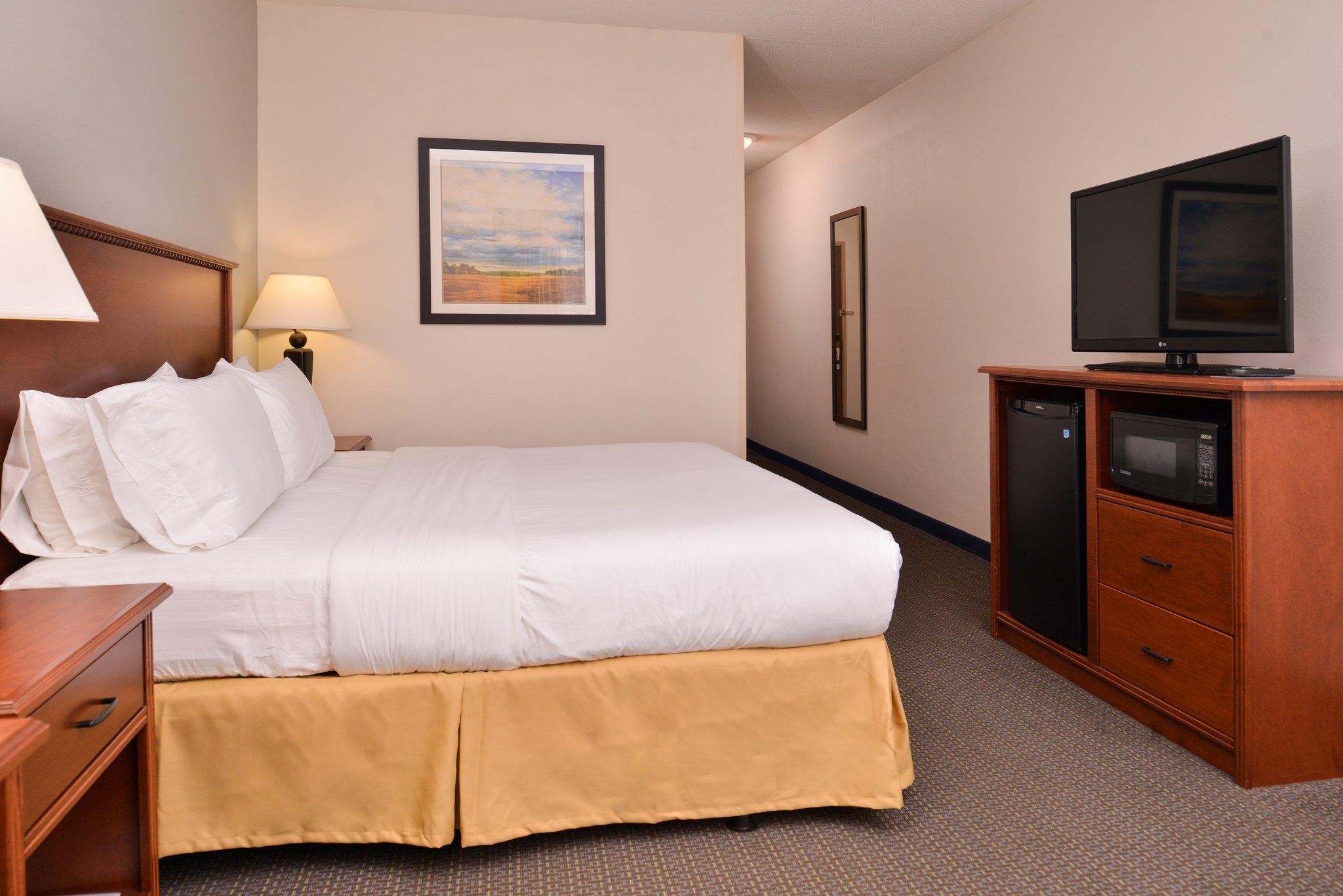 Holiday Inn Express & Suites Sioux Falls at Empire Mall Photo