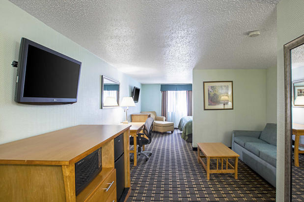 Images Quality Inn & Suites