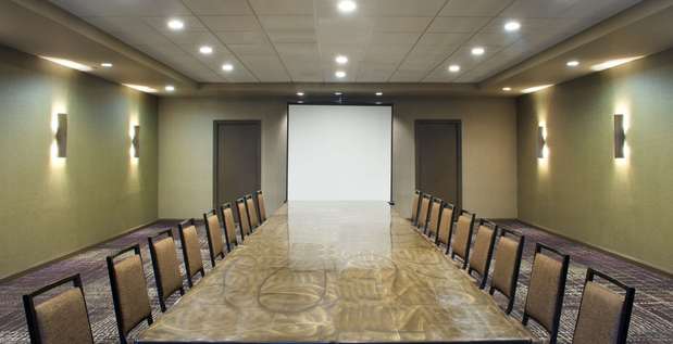 Images Embassy Suites by Hilton Philadelphia Airport