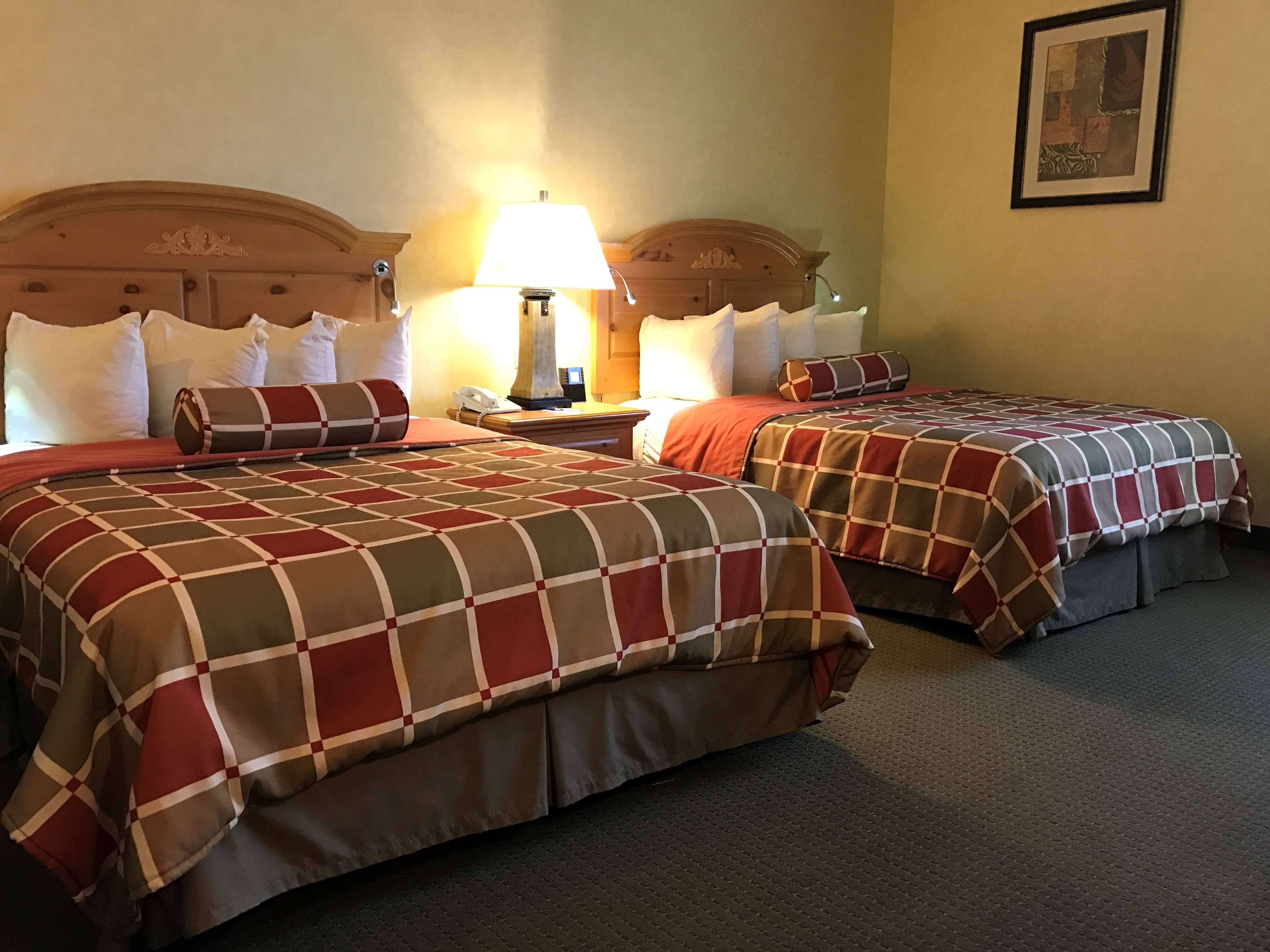 Best Western Plus Revere Inn & Suites Photo