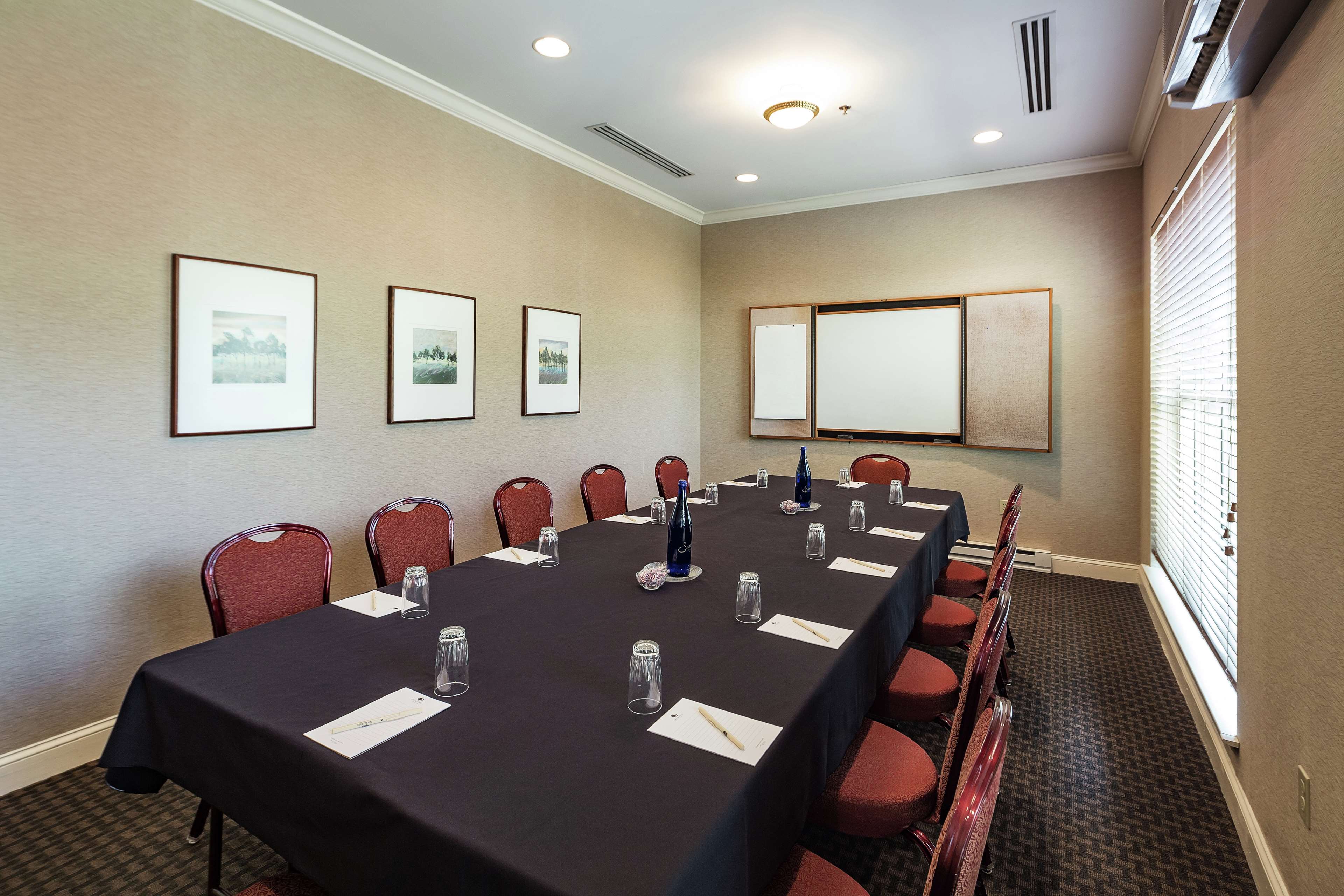 DoubleTree Suites by Hilton Hotel Mt. Laurel Photo