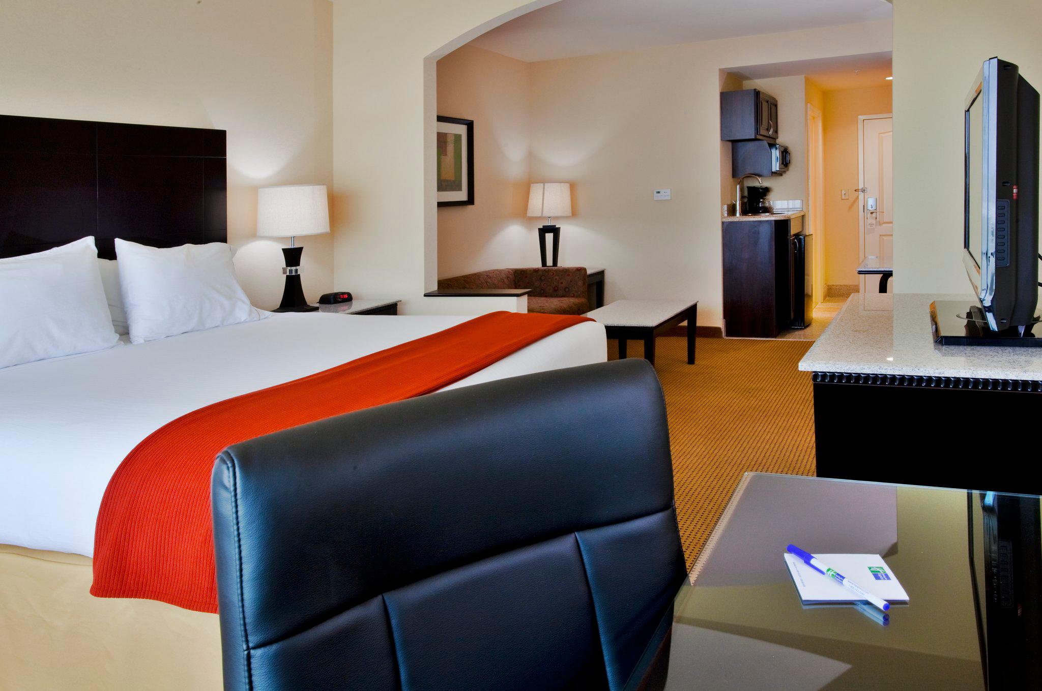 Holiday Inn Express & Suites Orlando - International Drive Photo