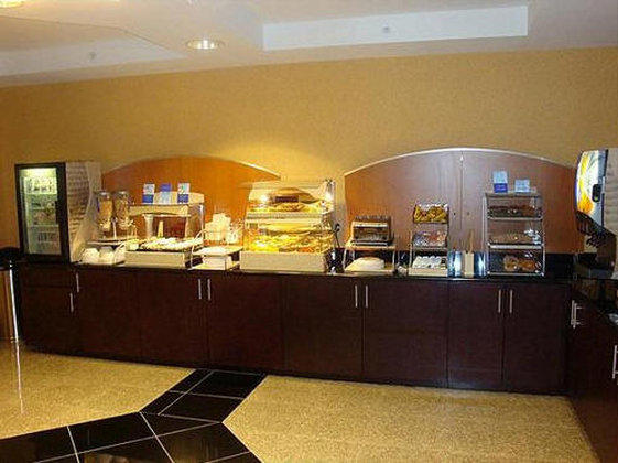 Holiday Inn Express & Suites Indianapolis - East Photo