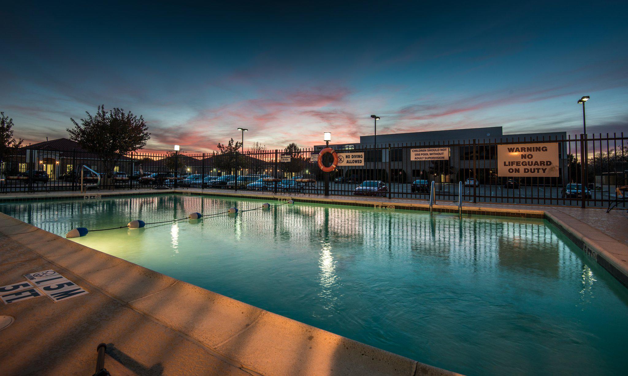 Holiday Inn Express & Suites Dallas-North Tollway (N Plano) Photo